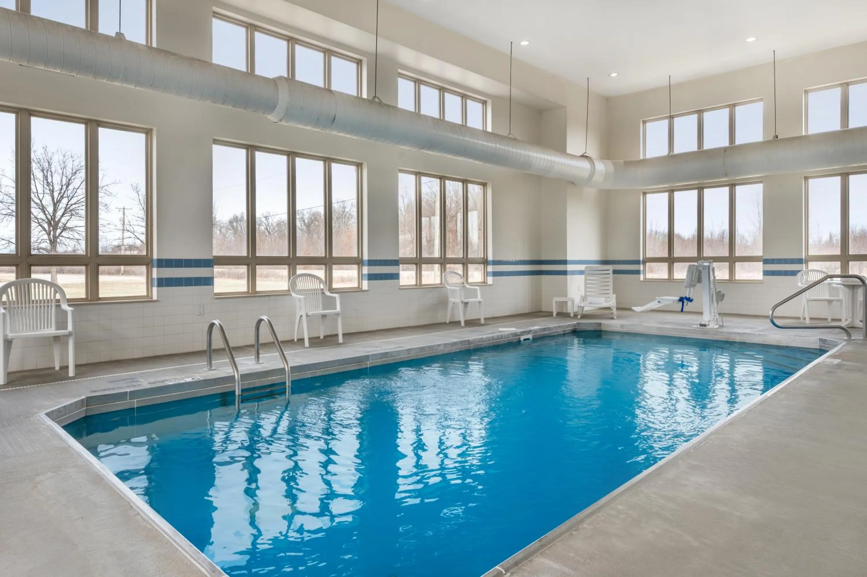 Swimming pool in Quality Inn & Suites Rockport-Owensboro North GOLD AWARD WINNER