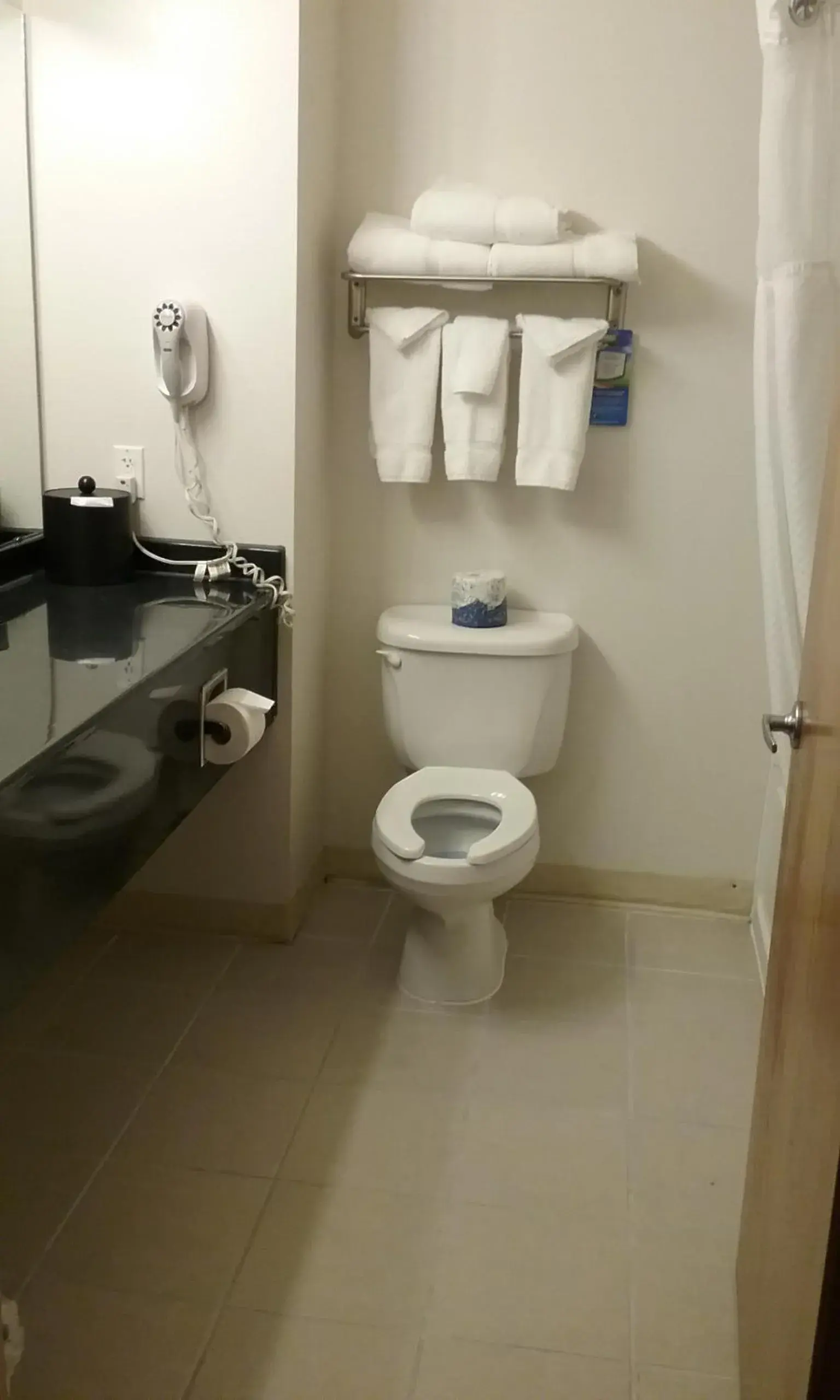 Deluxe King Studio Suite - Non-Smoking in Baymont by Wyndham Indianapolis Northeast Deluxe King Studio Suite - Non-Smoking in Baymont by Wyndham Indianapolis Northeast