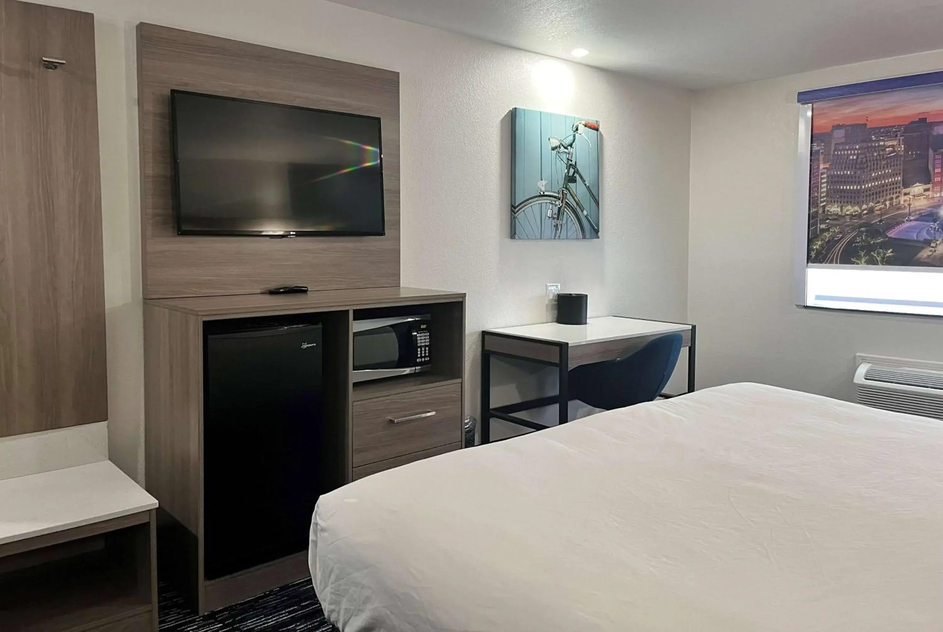 King Room - Non-Smoking in Baymont by Wyndham Indianapolis Northeast King Room - Non-Smoking in Baymont by Wyndham Indianapolis Northeast