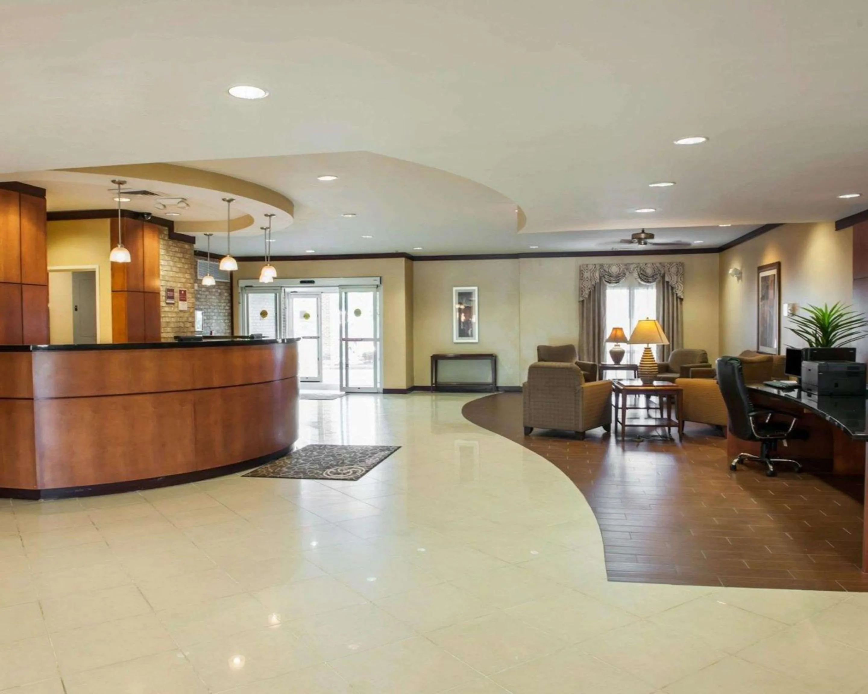 Lobby or reception in Comfort Suites Southport