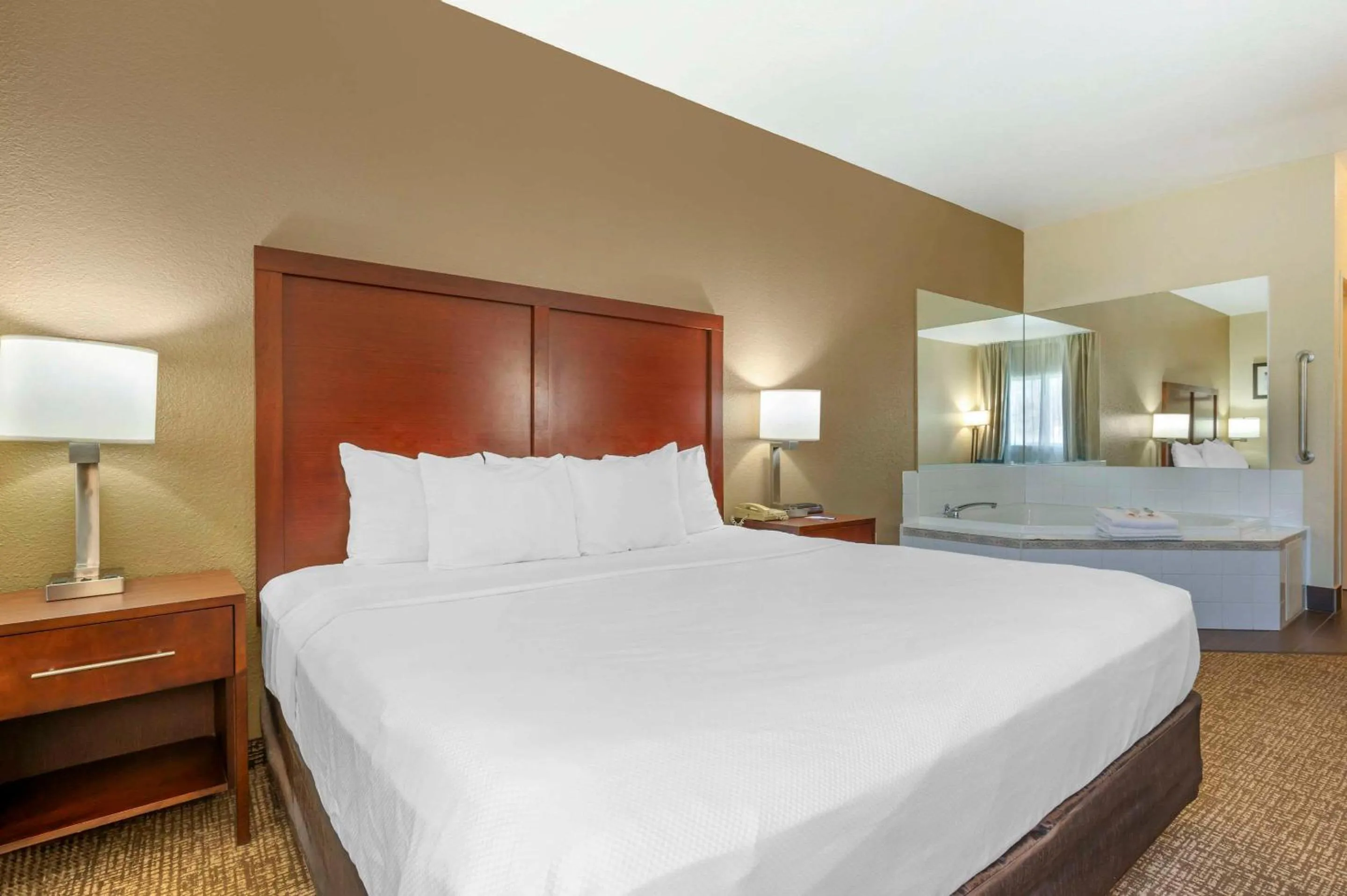 Bedroom, Bed in Comfort Inn