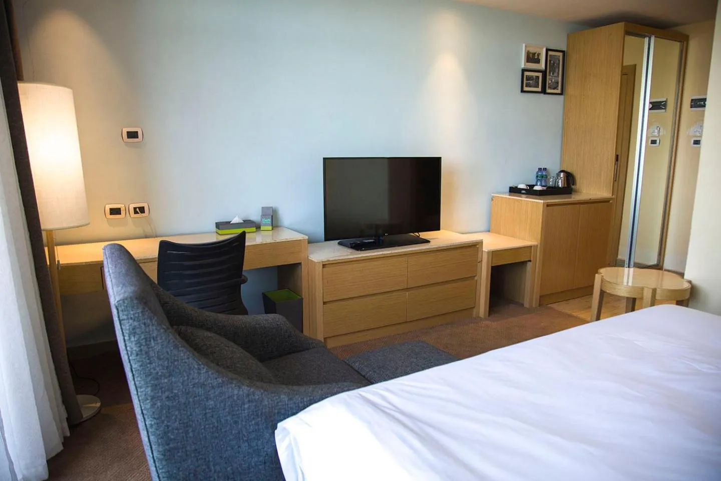 Communal lounge/ TV room, Bed in Vamos Addis Hotel