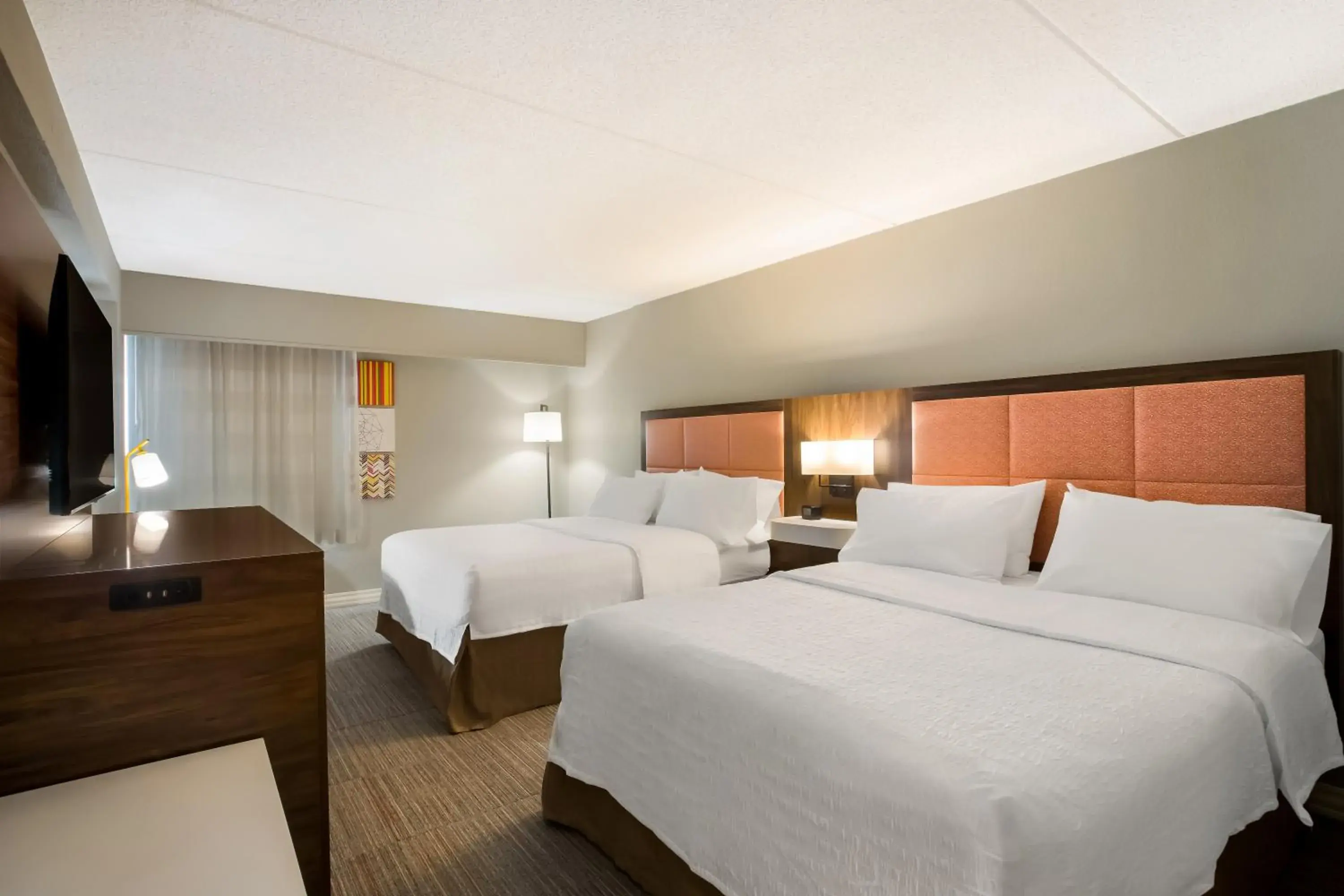 Bedroom, Bed in Hampton Inn Philadelphia/Willow Grove Bedroom, Bed in Hampton Inn Philadelphia/Willow Grove