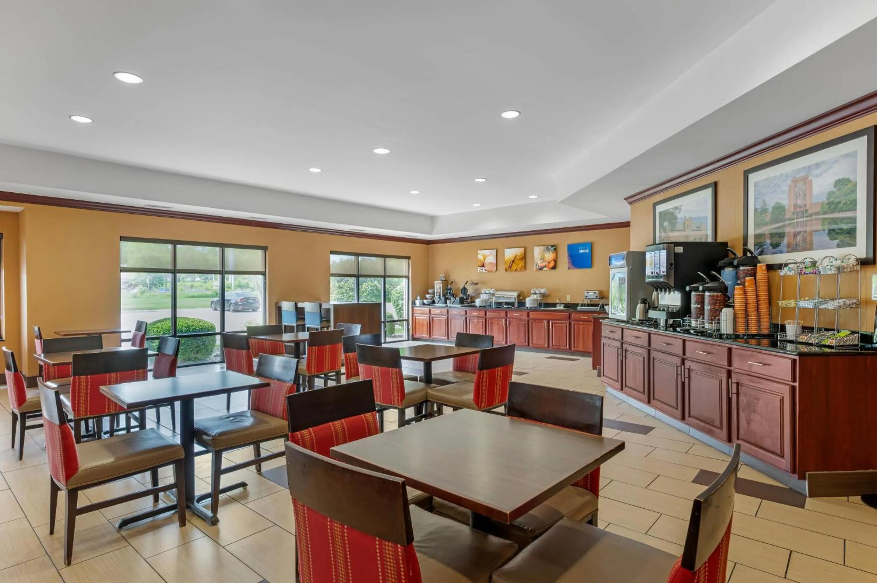 Breakfast in Comfort Suites South Bend Near Casino