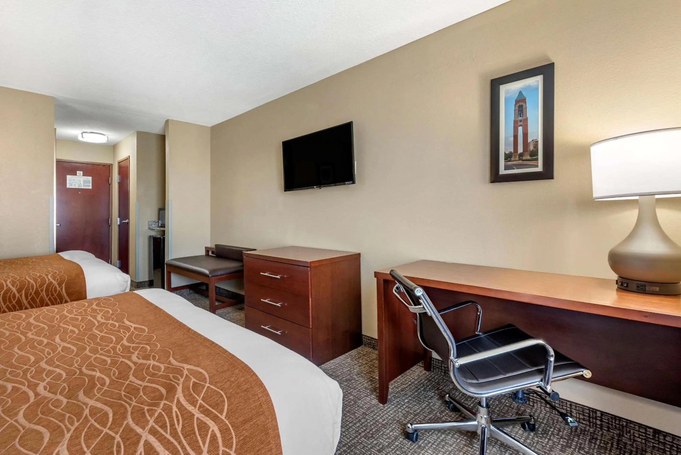 Photo of the whole room, Bed in Comfort Inn & Suites Muncie Near University