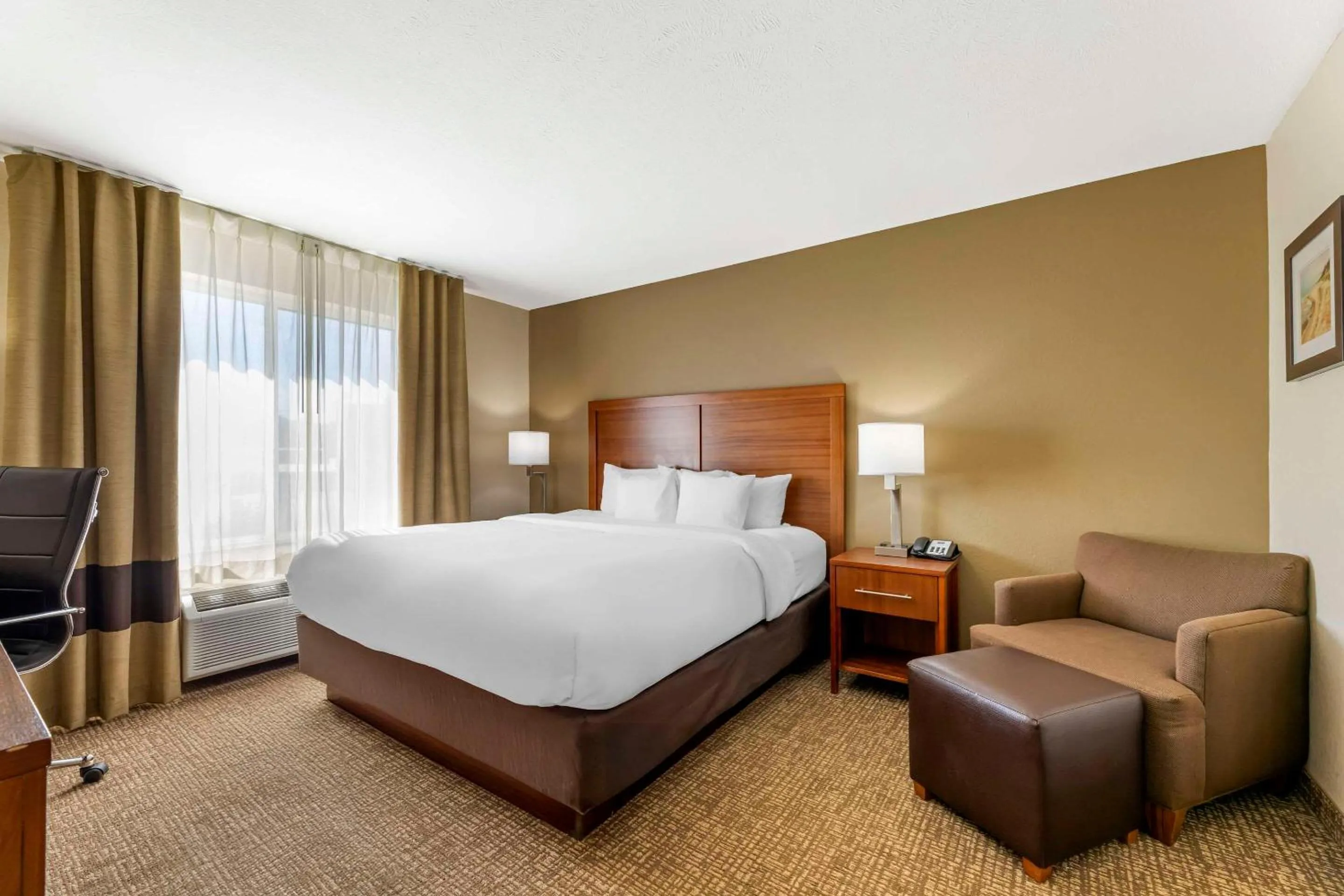 Bedroom, Bed in Comfort Inn & Suites Porter near Indiana Dunes