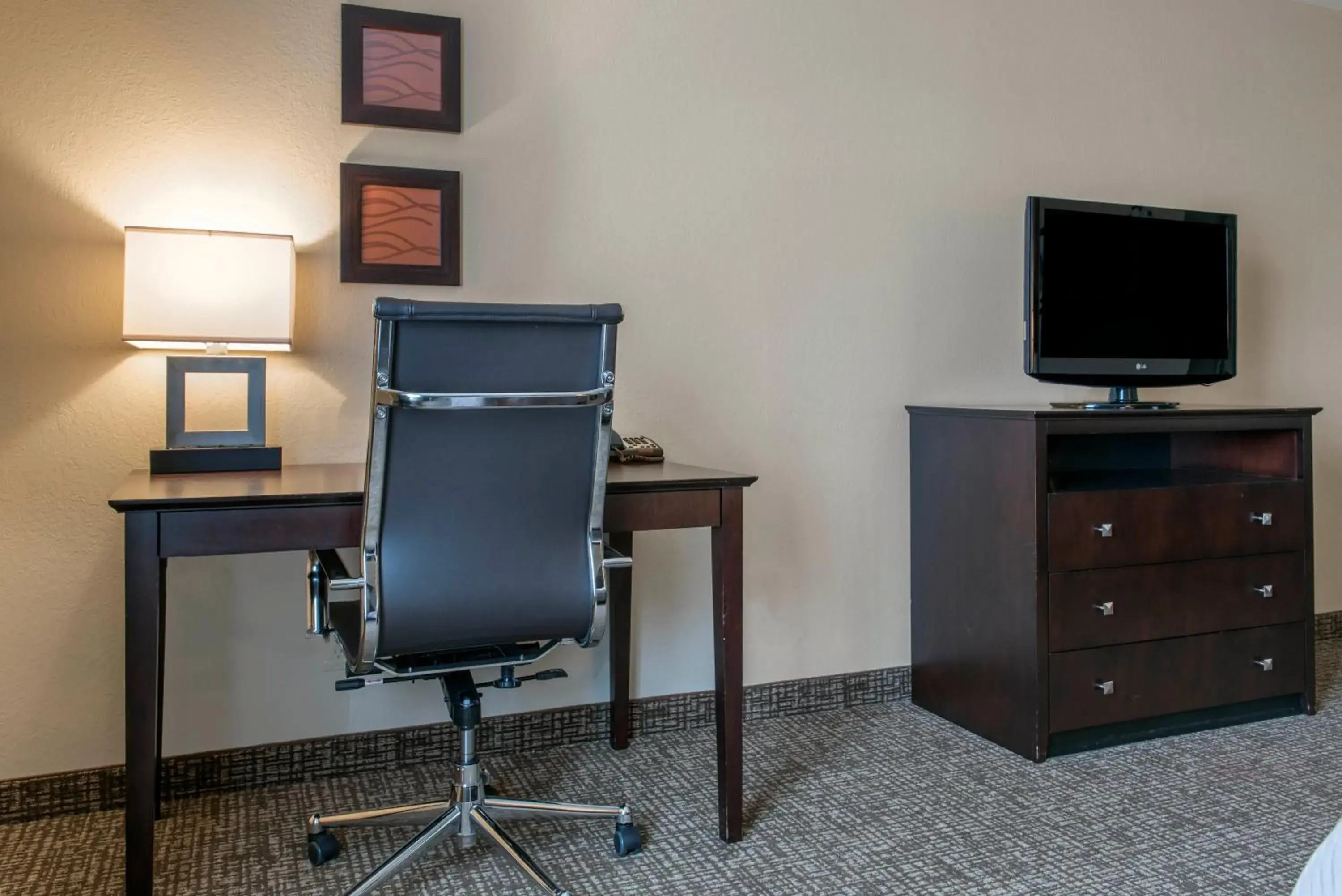 King Suite with Jacuzzi and Roll-In Shower - Accessible/Non-Smoking in Comfort Inn & Suites Porter near Indiana Dunes King Suite with Jacuzzi and Roll-In Shower - Accessible/Non-Smoking in Comfort Inn & Suites Porter near Indiana Dunes