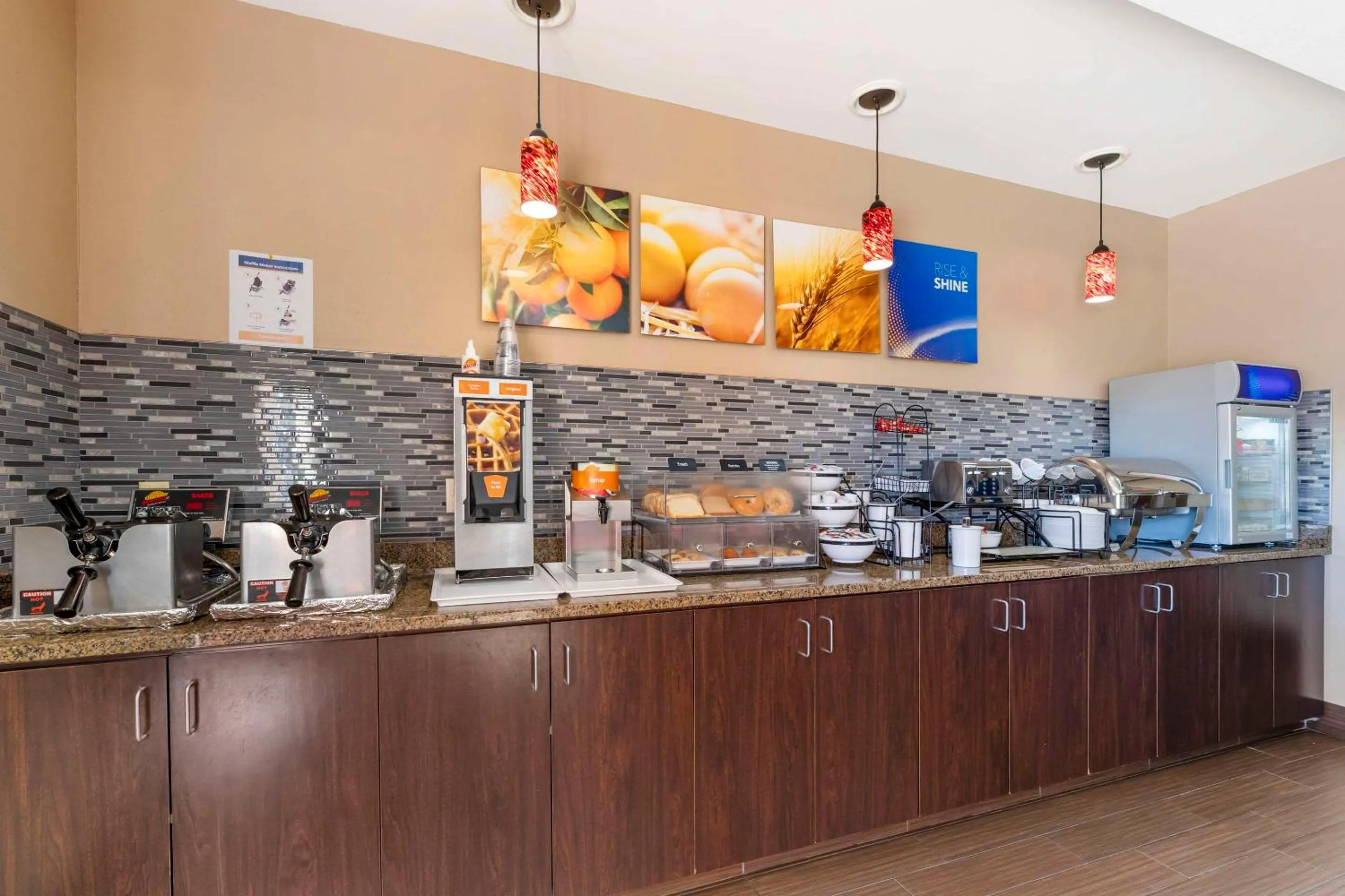 Breakfast in Comfort Inn & Suites Porter near Indiana Dunes
