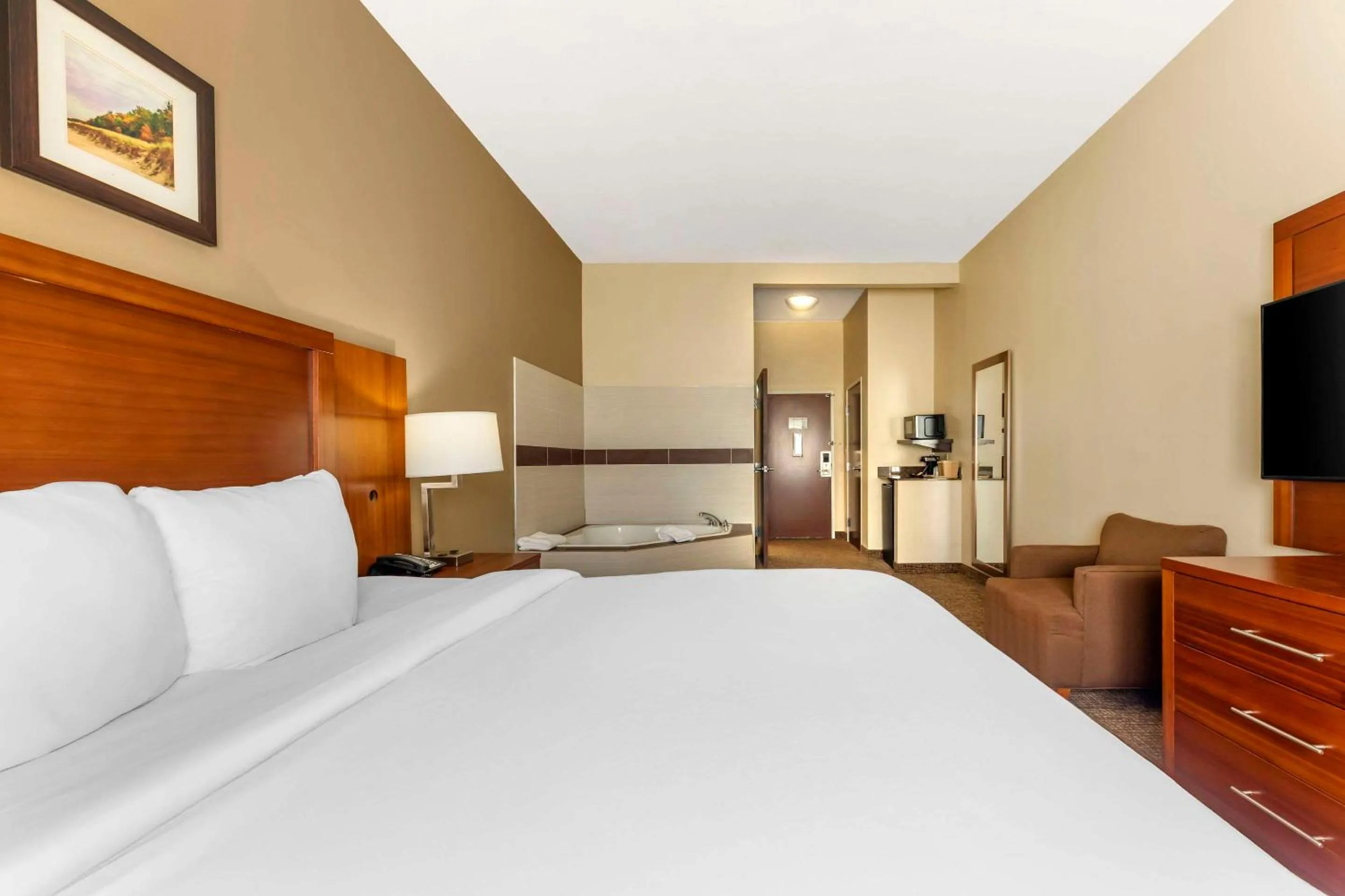 Bedroom, Bed in Comfort Inn & Suites Porter near Indiana Dunes