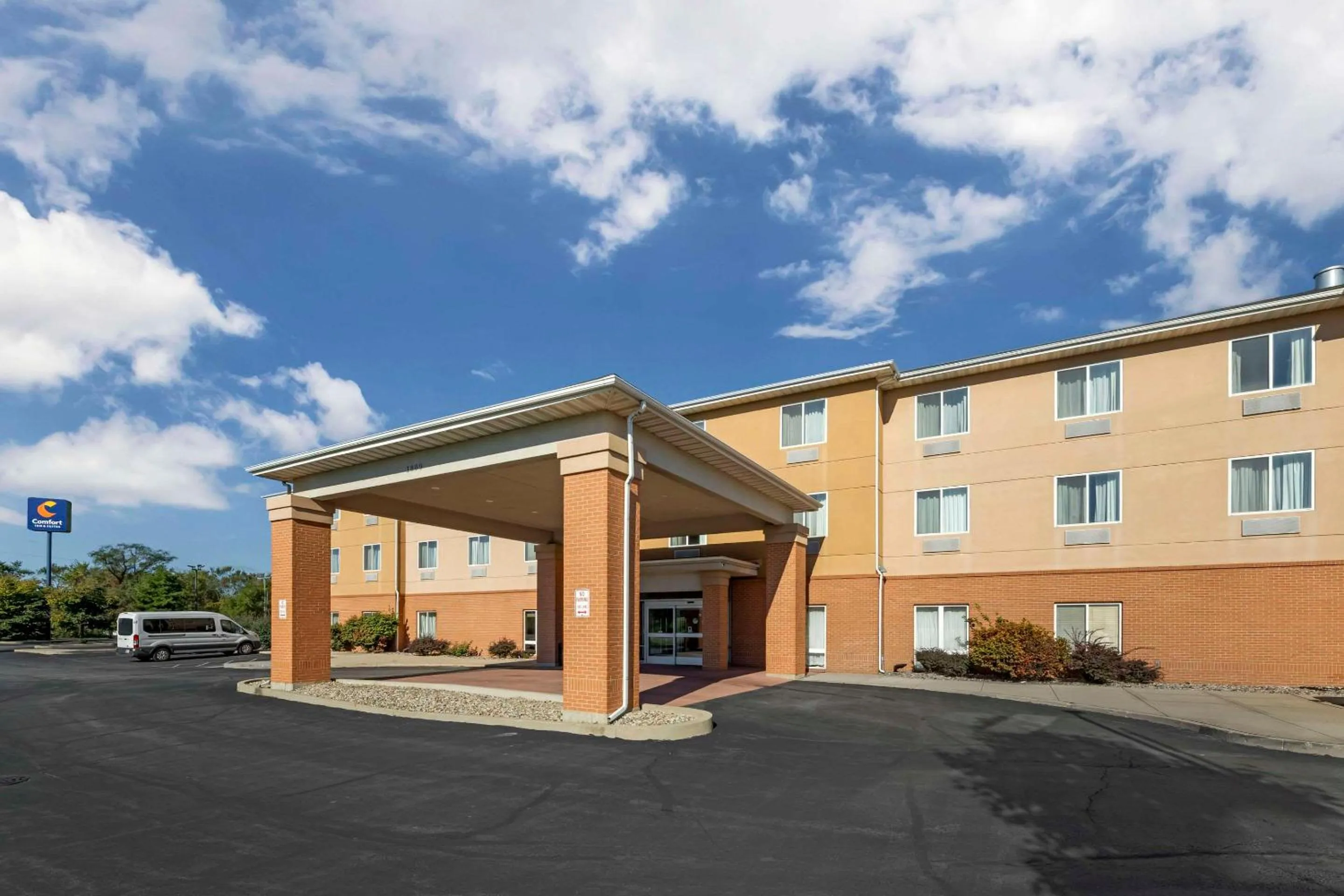 Property building in Comfort Inn & Suites Porter near Indiana Dunes