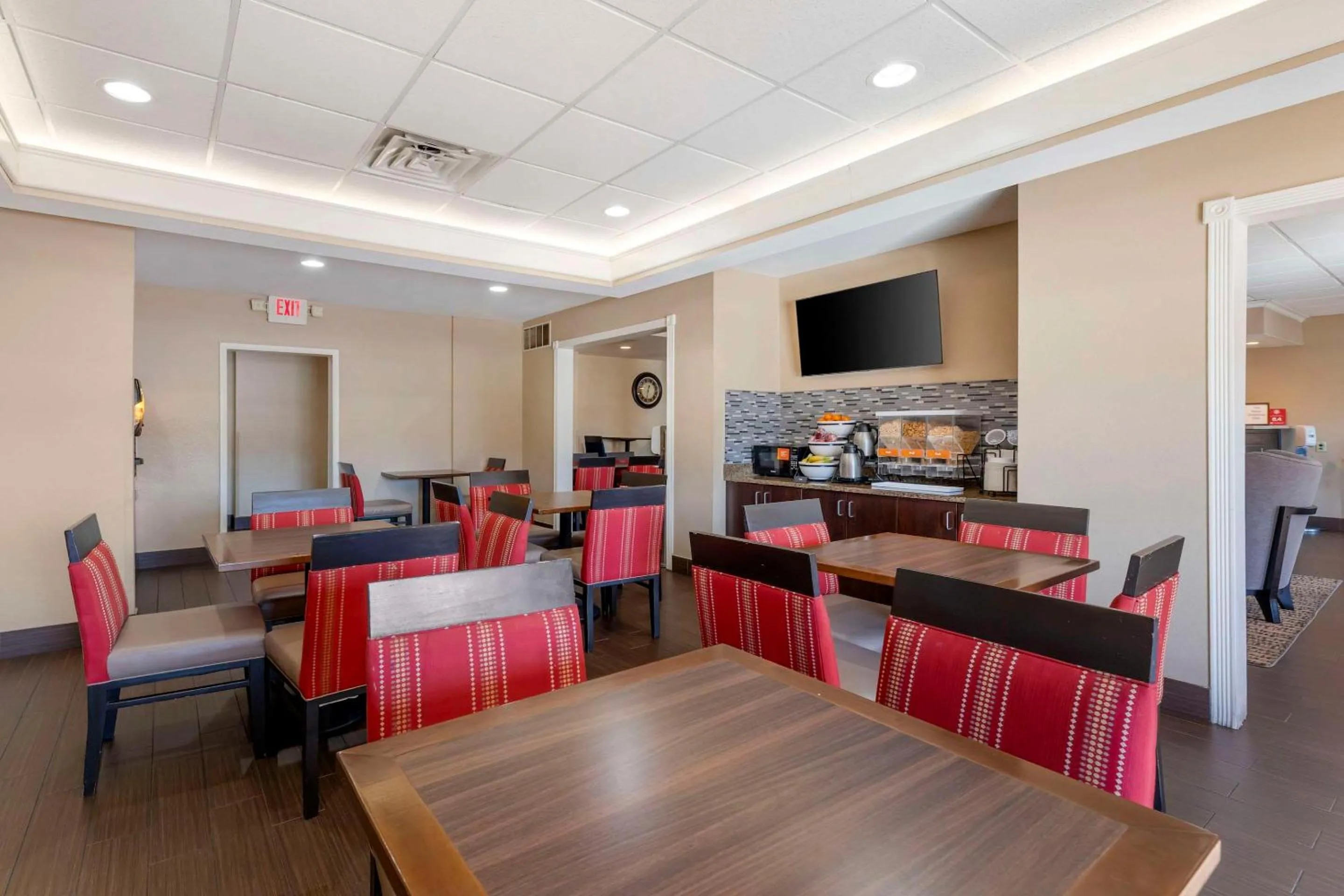 Breakfast in Comfort Inn & Suites Porter near Indiana Dunes