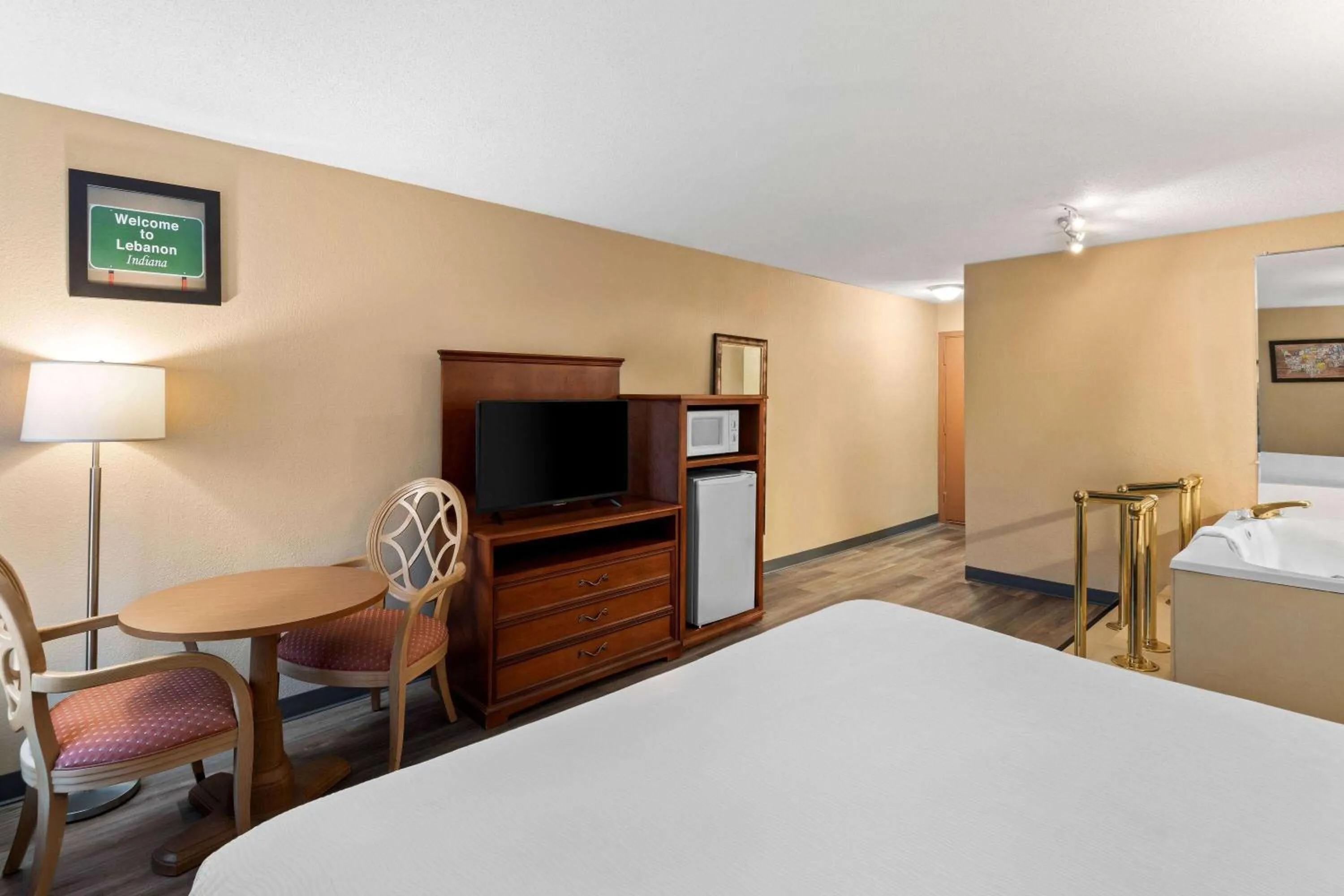 Bath, Bed in Baymont by Wyndham Lebanon IN