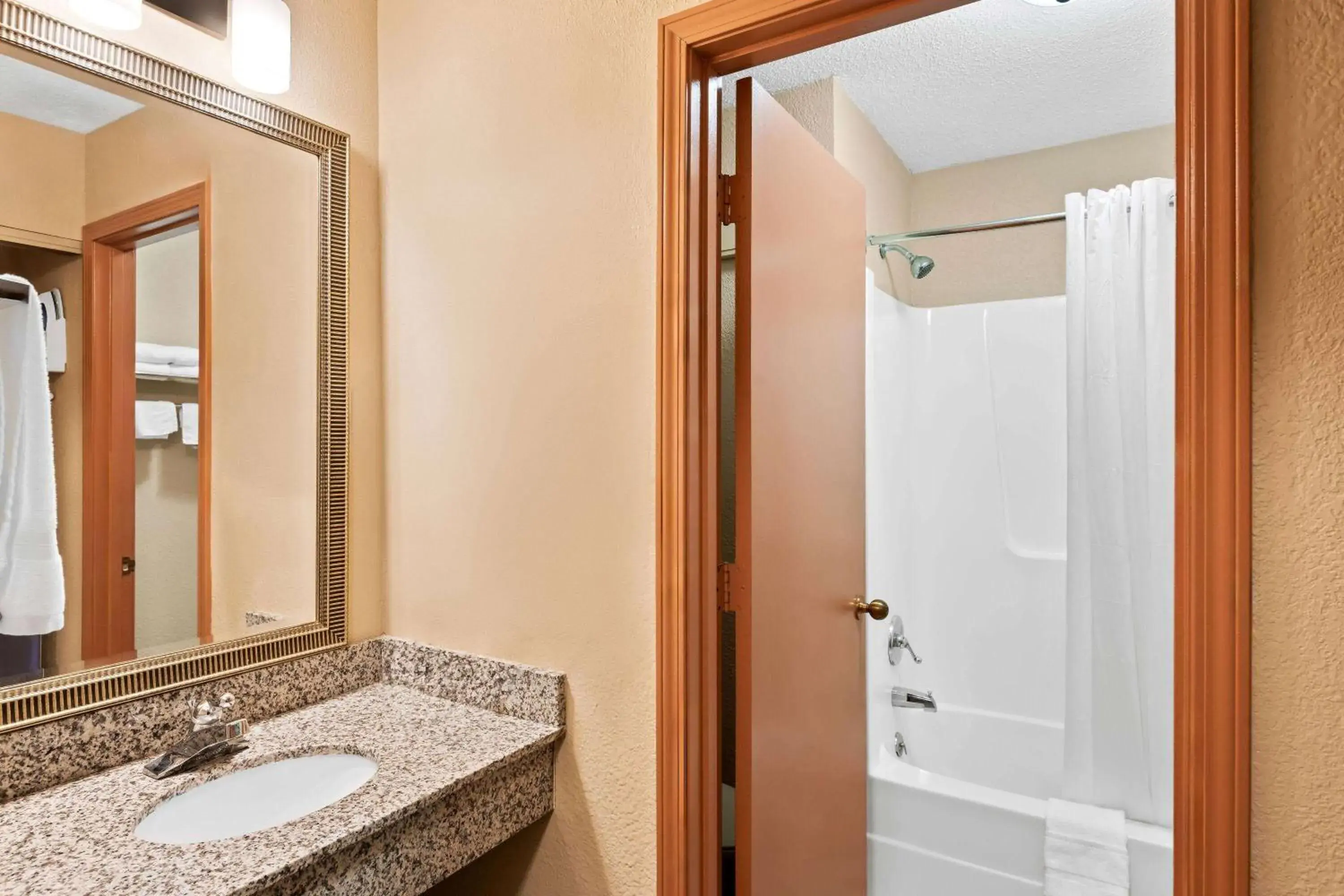 King Suite - Non-Smoking in Baymont by Wyndham Lebanon IN King Suite - Non-Smoking in Baymont by Wyndham Lebanon IN