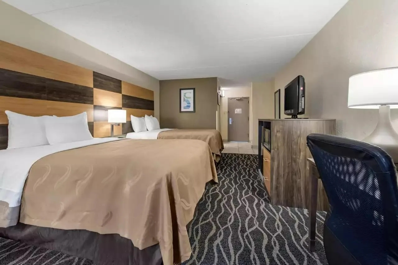 Photo of the whole room, Bed in Quality Inn & Suites Lafayette I-65