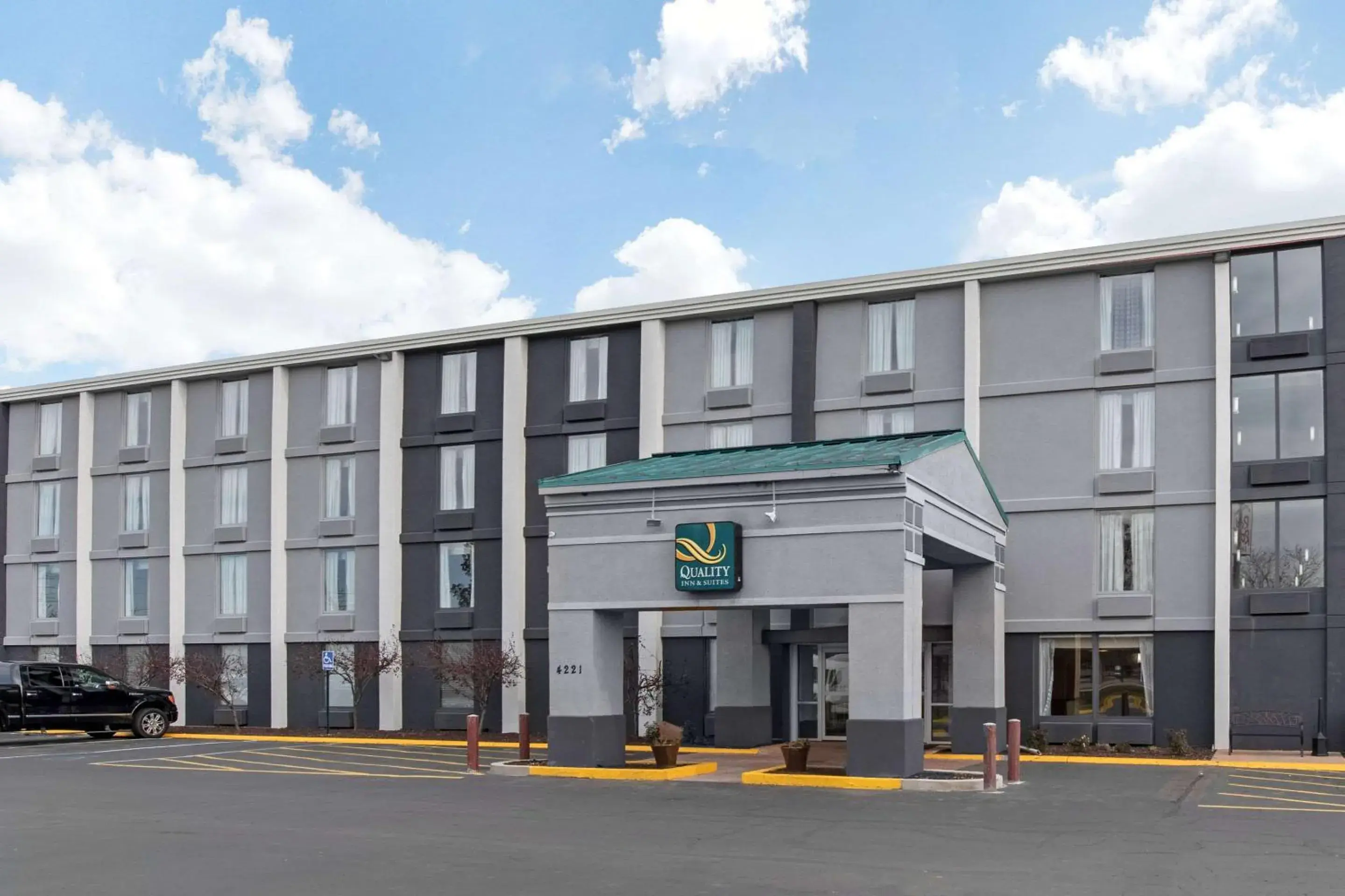 Property building in Quality Inn & Suites Lafayette I-65 Property building in Quality Inn & Suites Lafayette I-65
