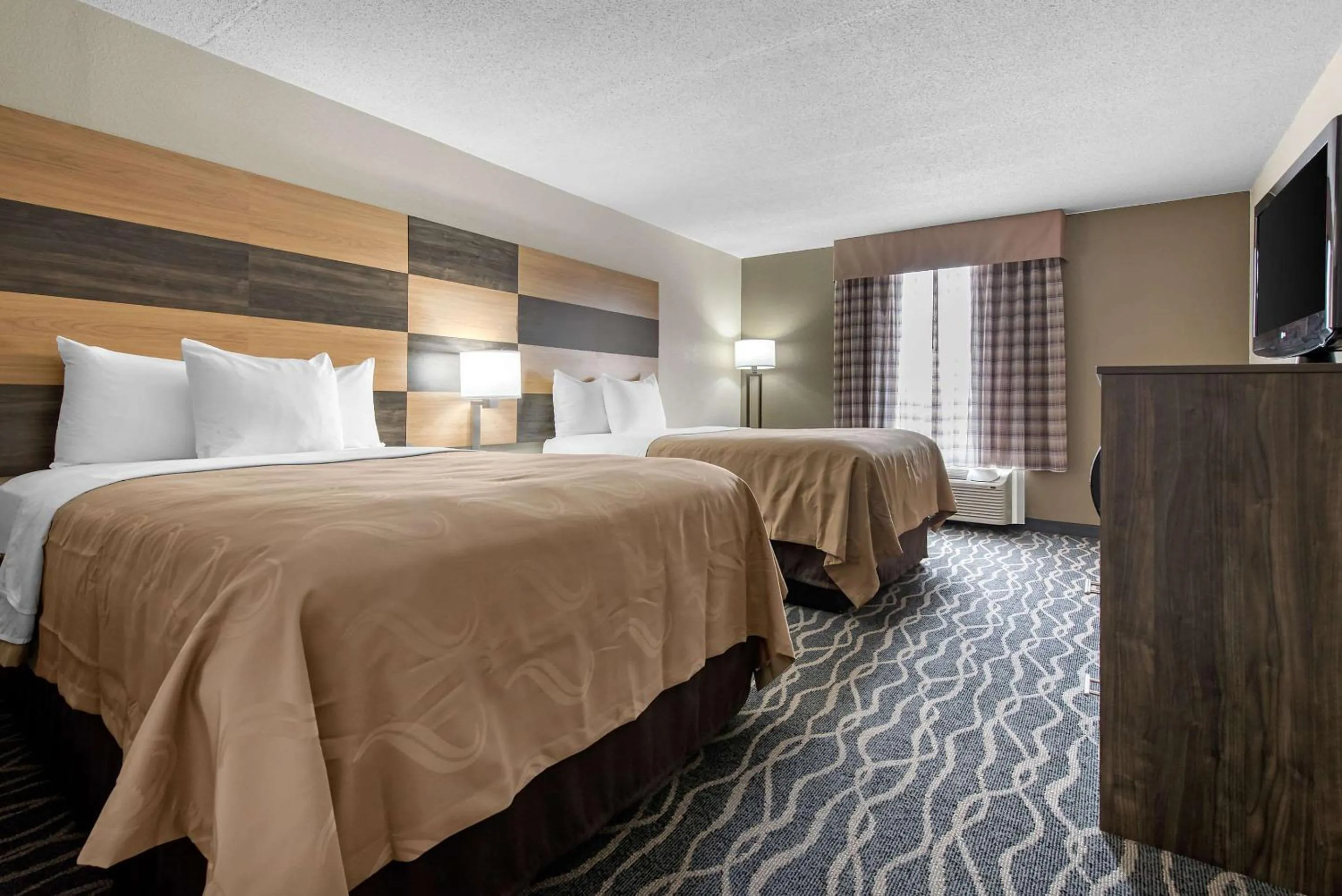 Photo of the whole room, Bed in Quality Inn & Suites Lafayette I-65