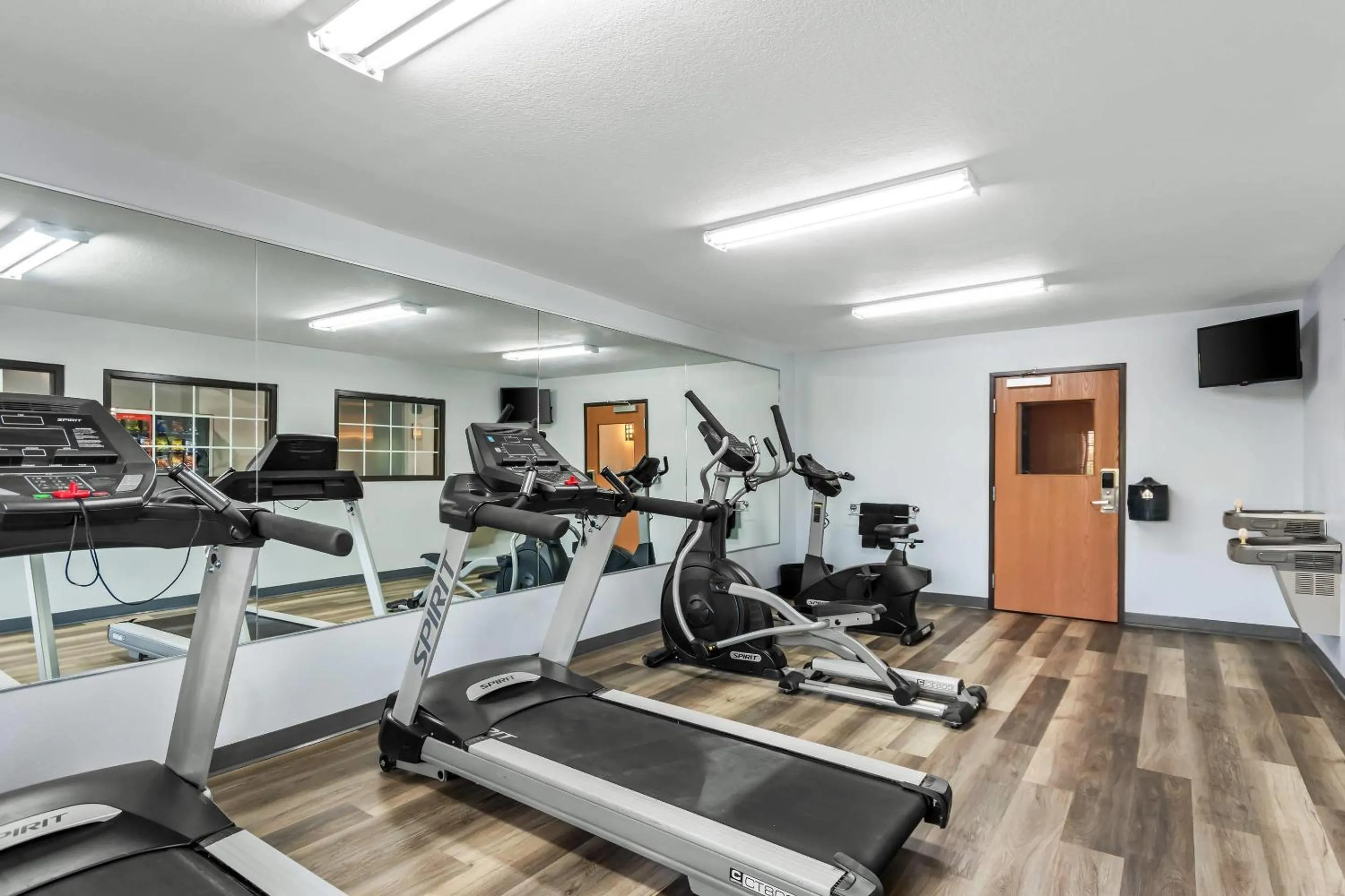 Fitness centre/facilities in Suburban Studios Clarksville-Louisville North