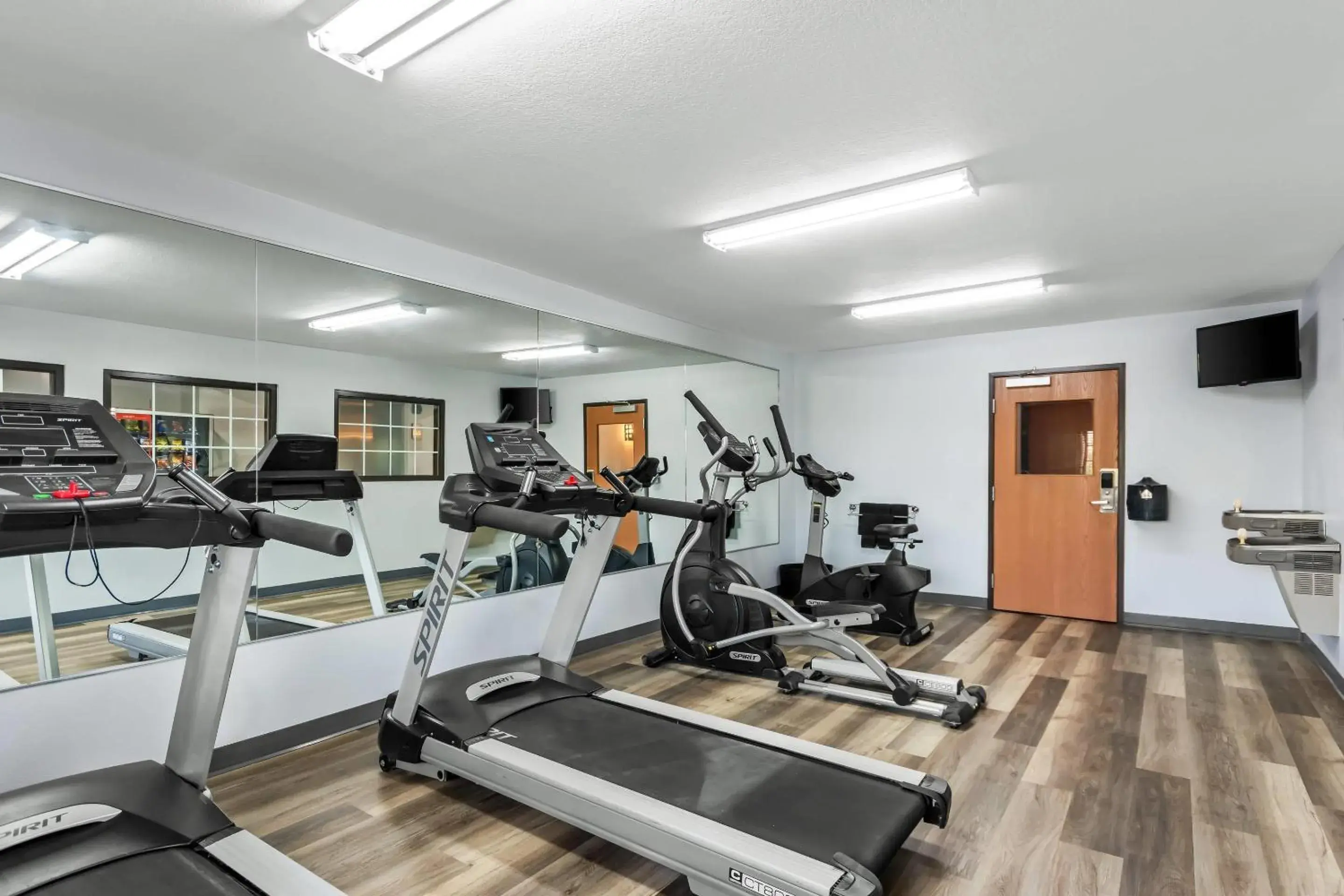 Fitness centre/facilities in Suburban Studios Clarksville-Louisville North Fitness centre/facilities in Suburban Studios Clarksville-Louisville North