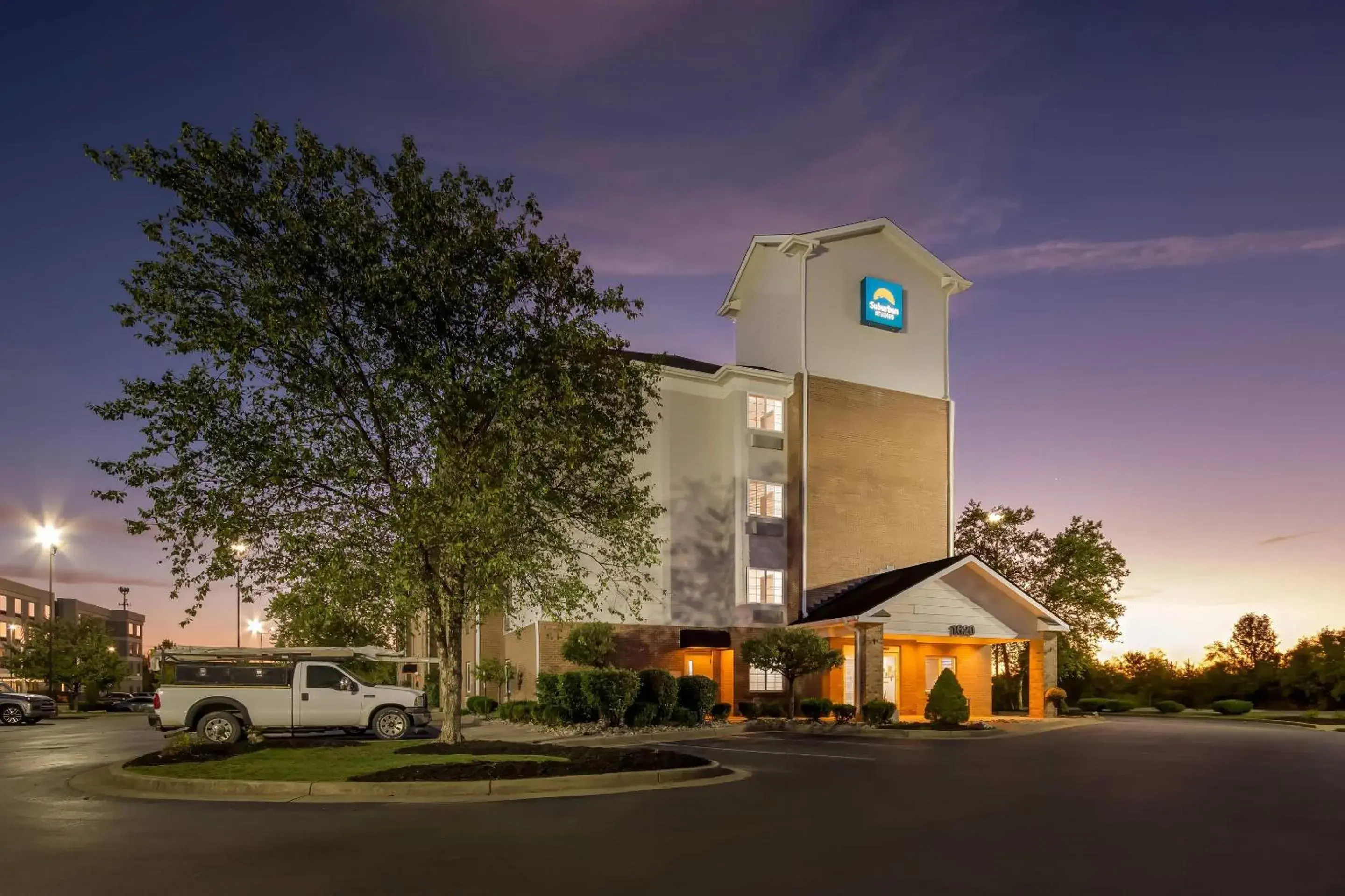 Property building in Suburban Studios Clarksville-Louisville North Property building in Suburban Studios Clarksville-Louisville North