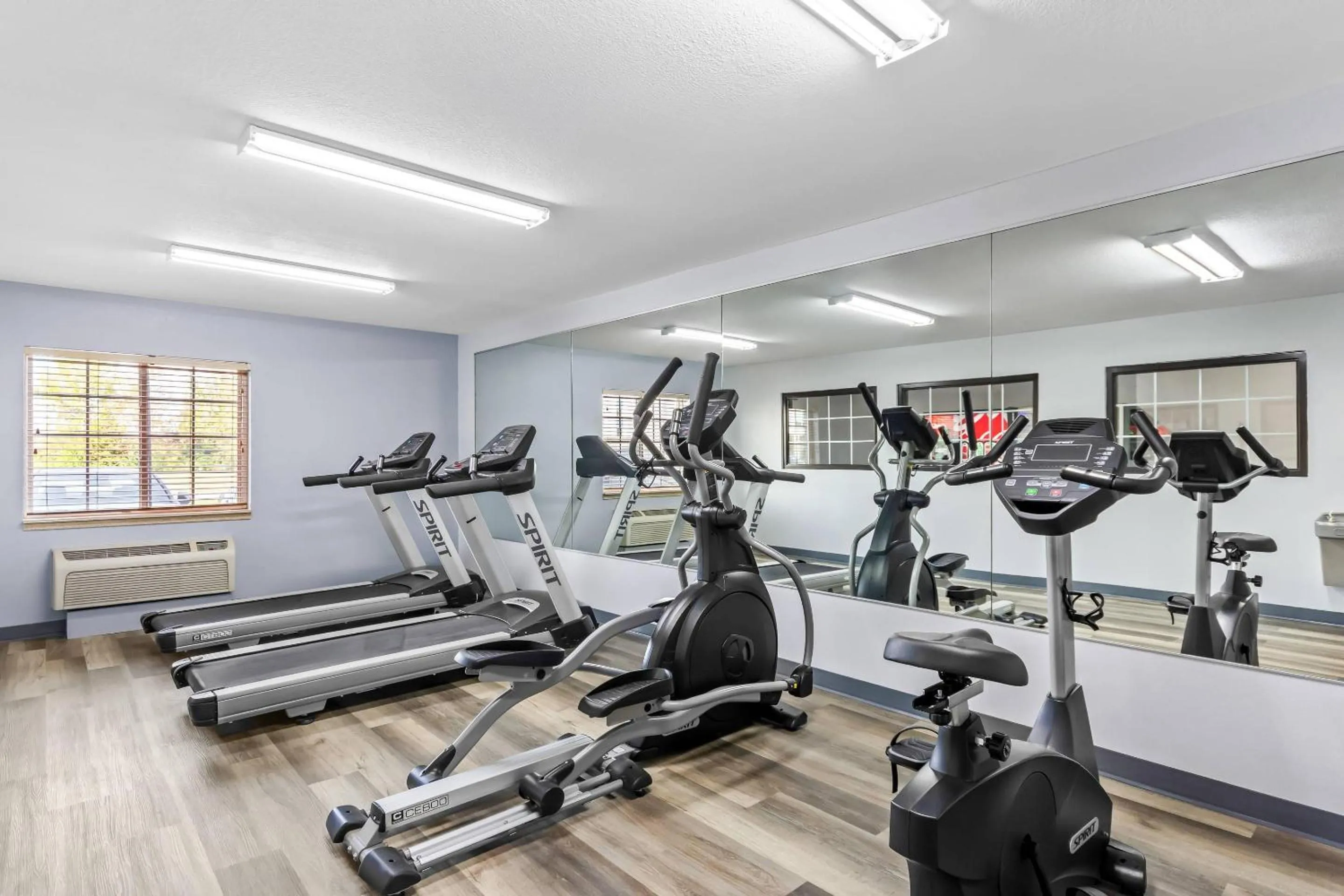 Fitness centre/facilities in Suburban Studios Clarksville-Louisville North