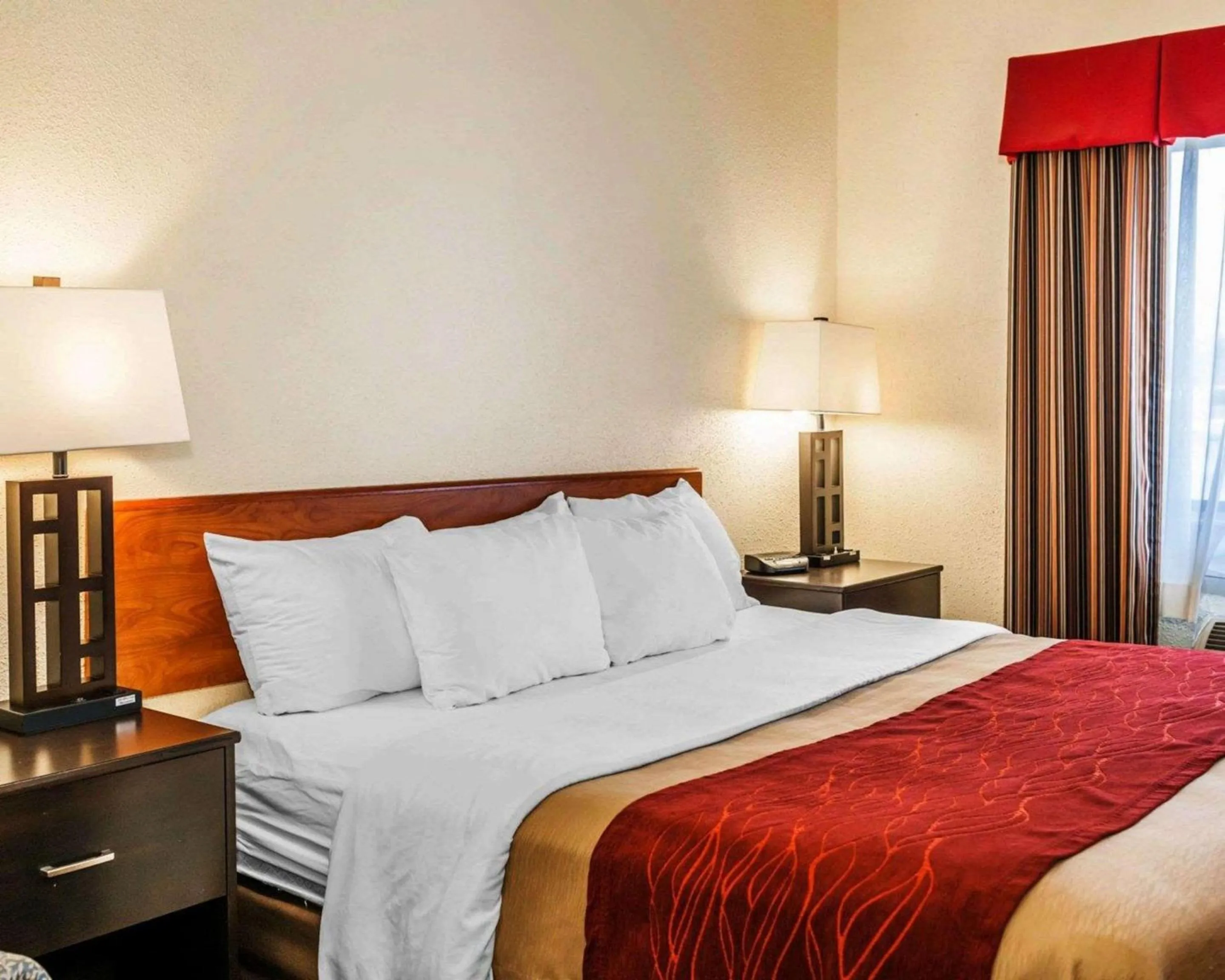 Photo of the whole room, Bed in Comfort Inn Avon-Indianapolis West