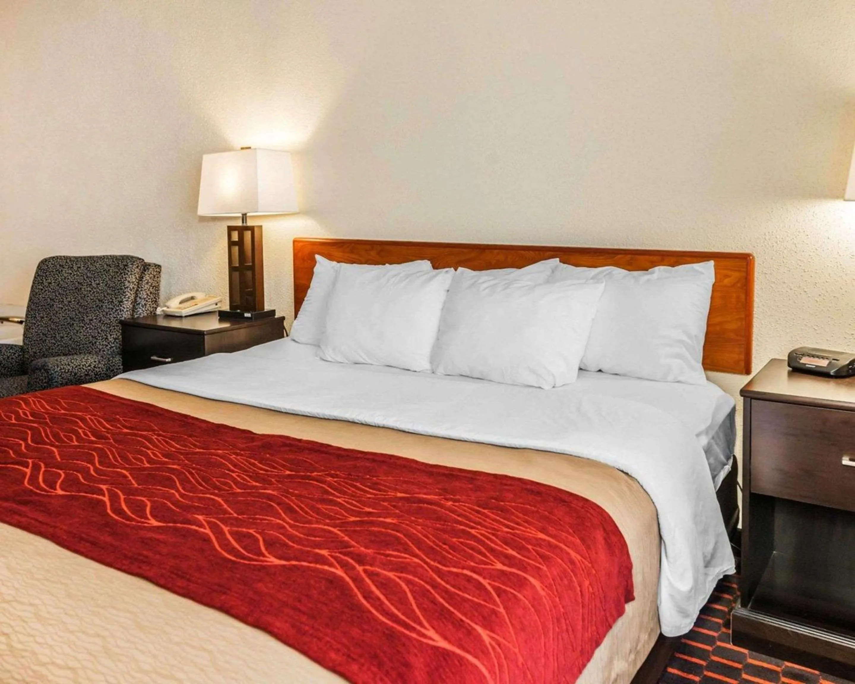 Photo of the whole room, Bed in Comfort Inn Avon-Indianapolis West