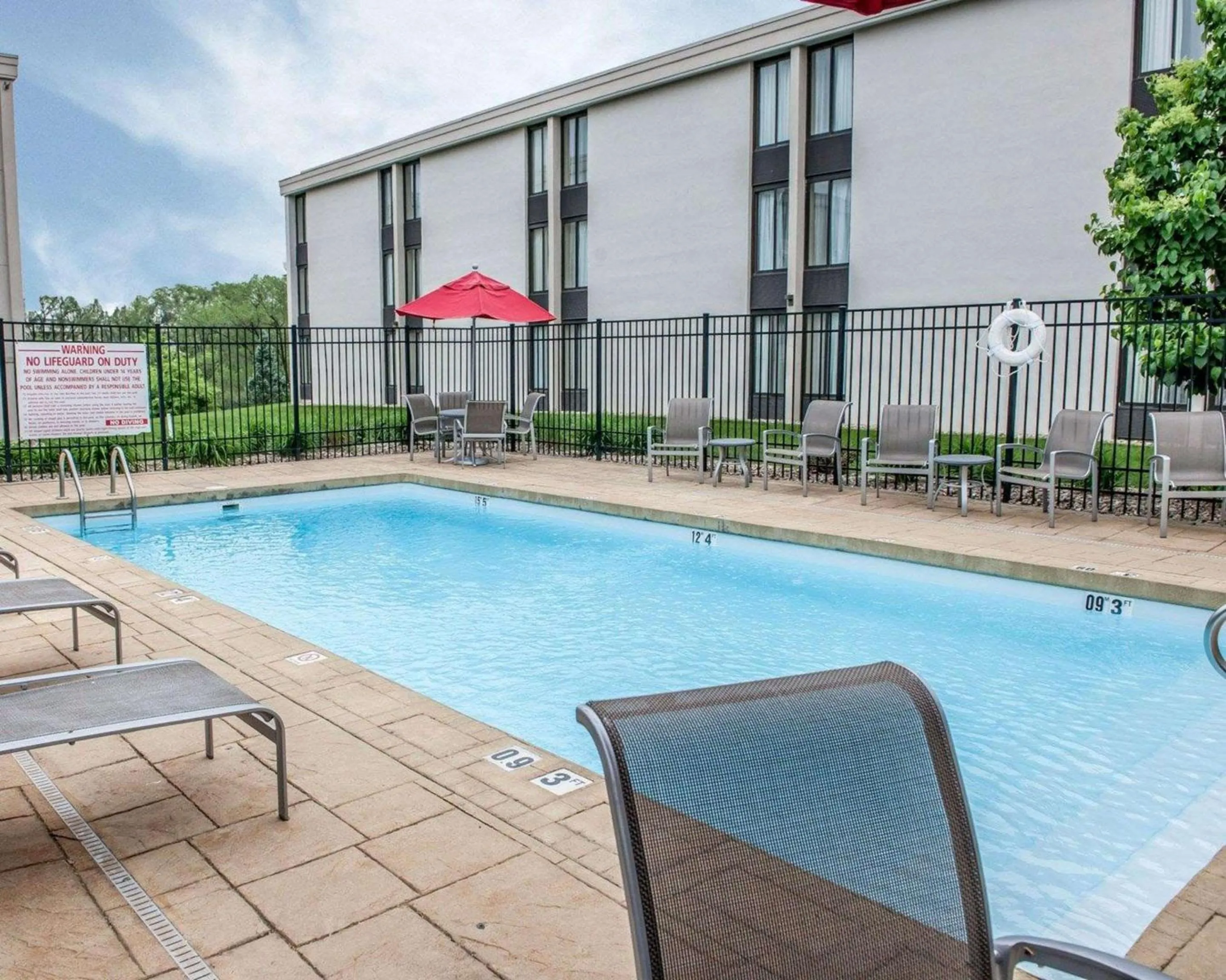 Swimming pool in Comfort Inn Bloomington near University