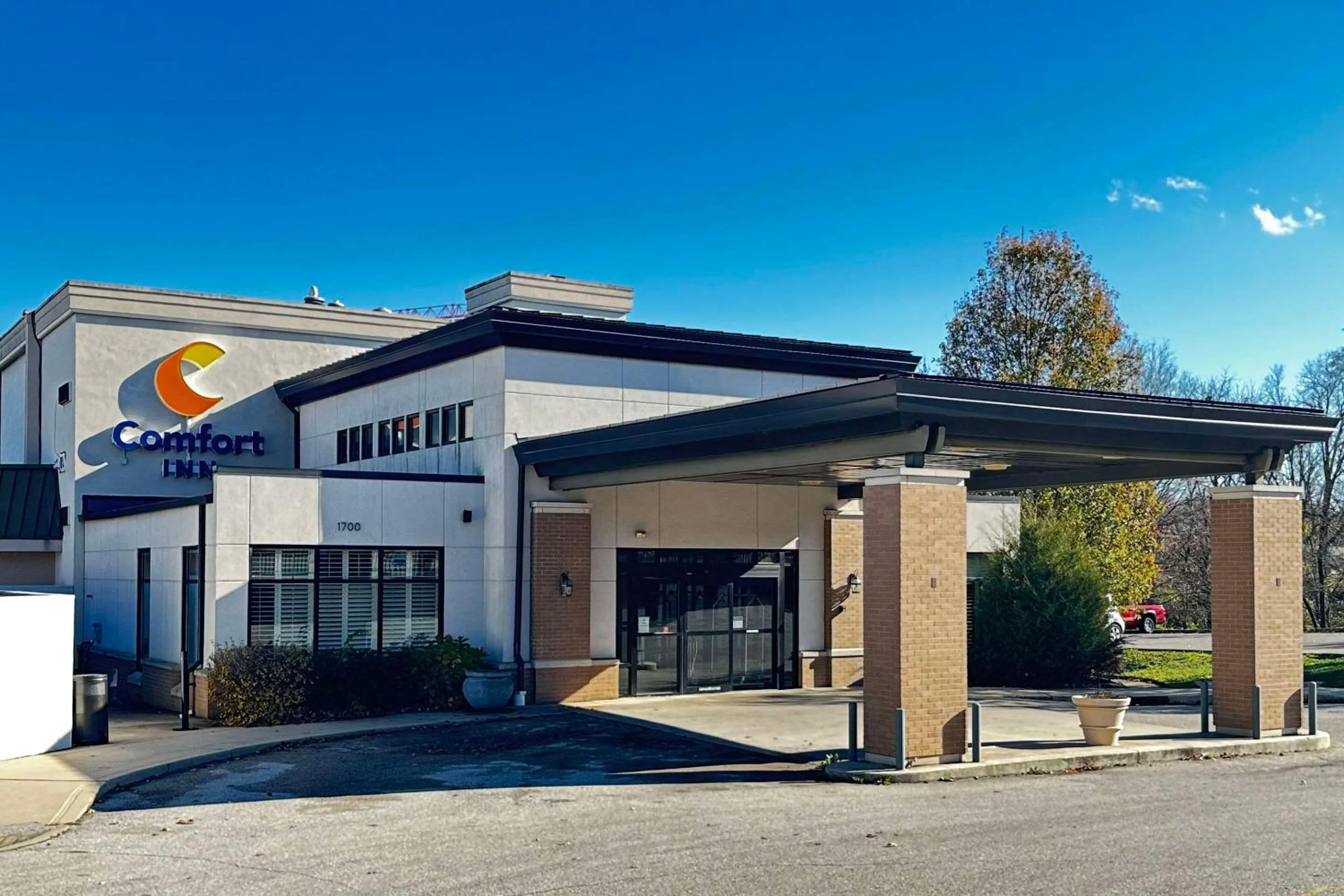 Property building in Comfort Inn Bloomington near University