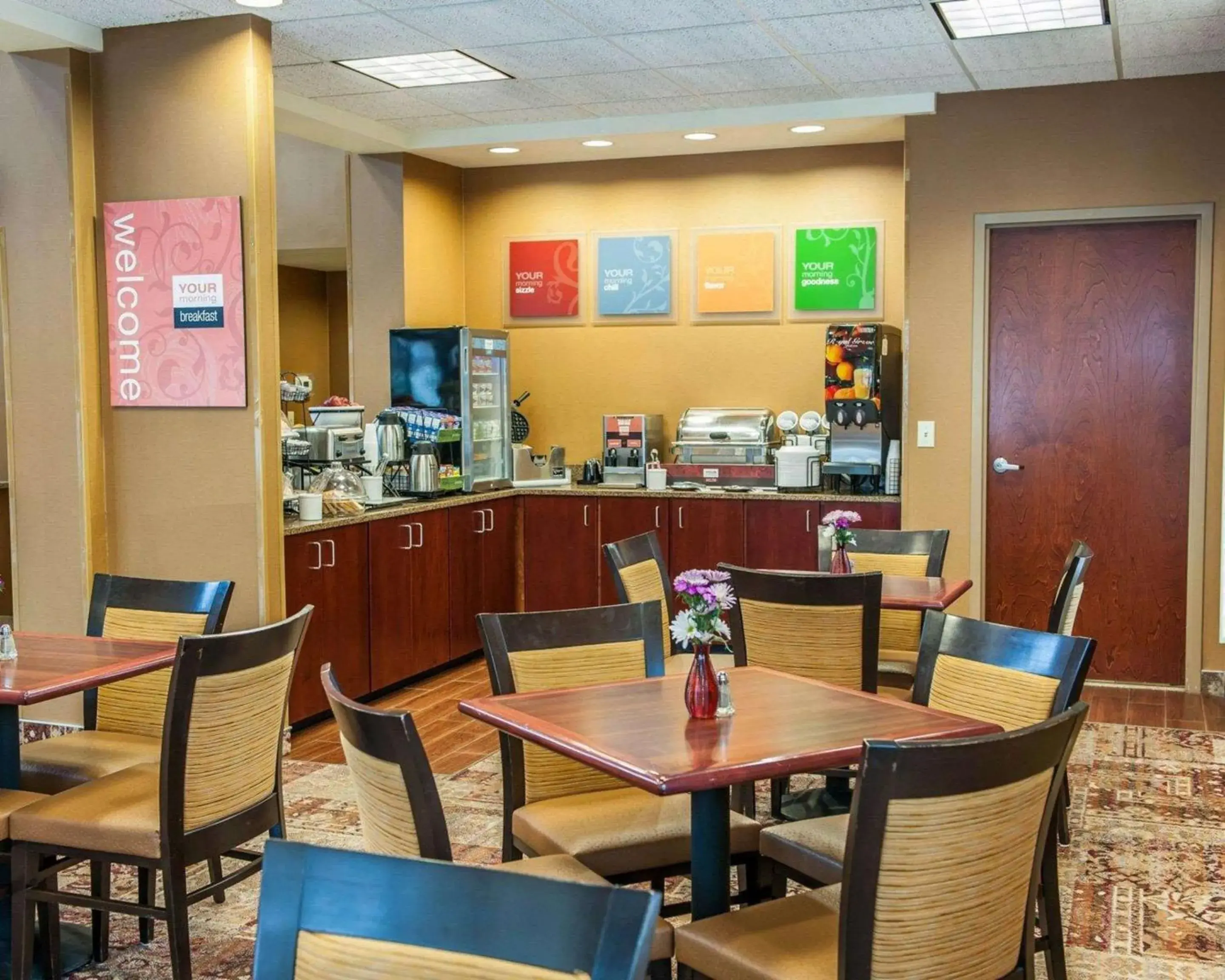 Breakfast in Comfort Inn Bloomington near University Breakfast in Comfort Inn Bloomington near University