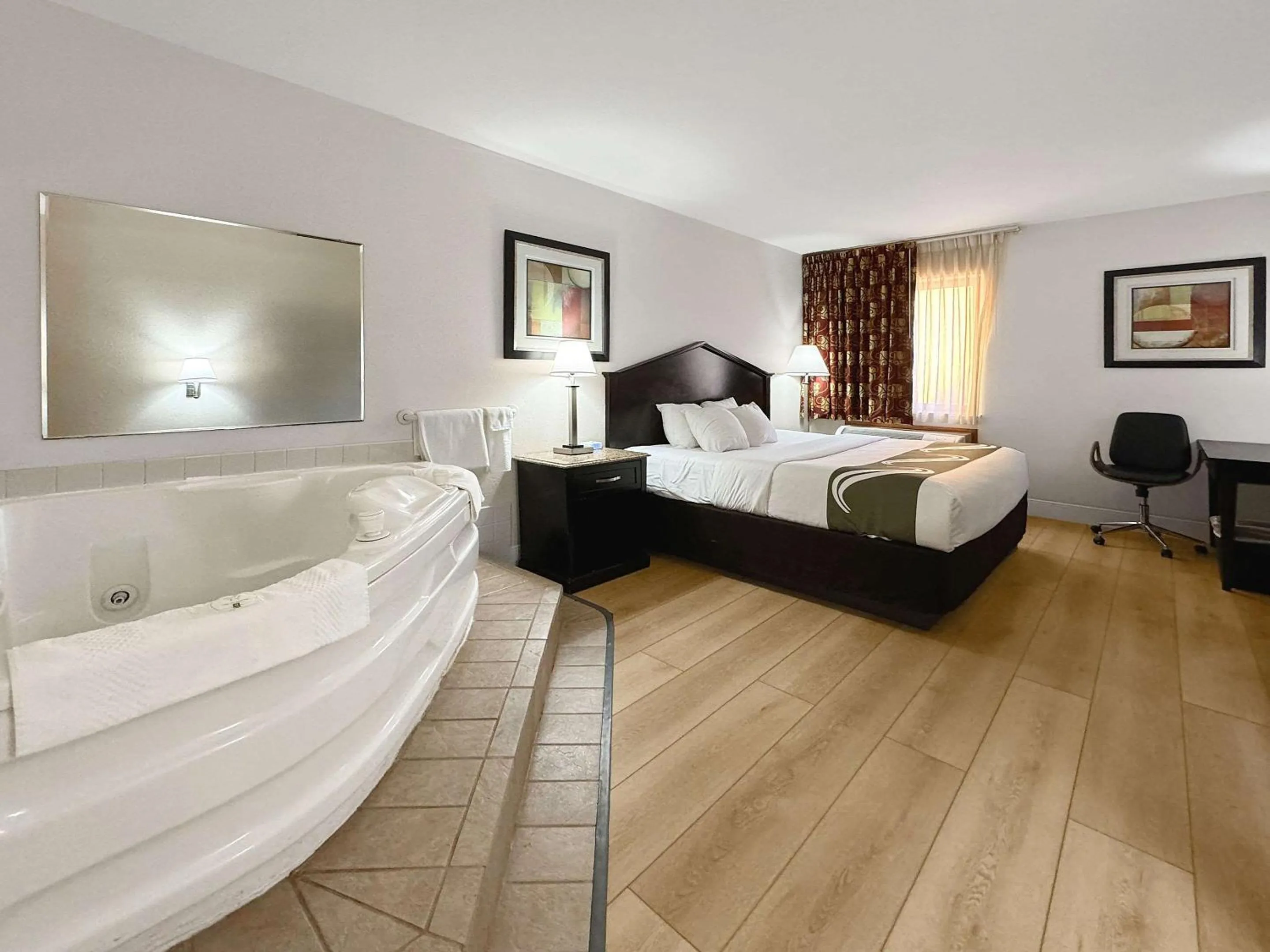 Bedroom, Bed in Quality Inn Fort Wayne