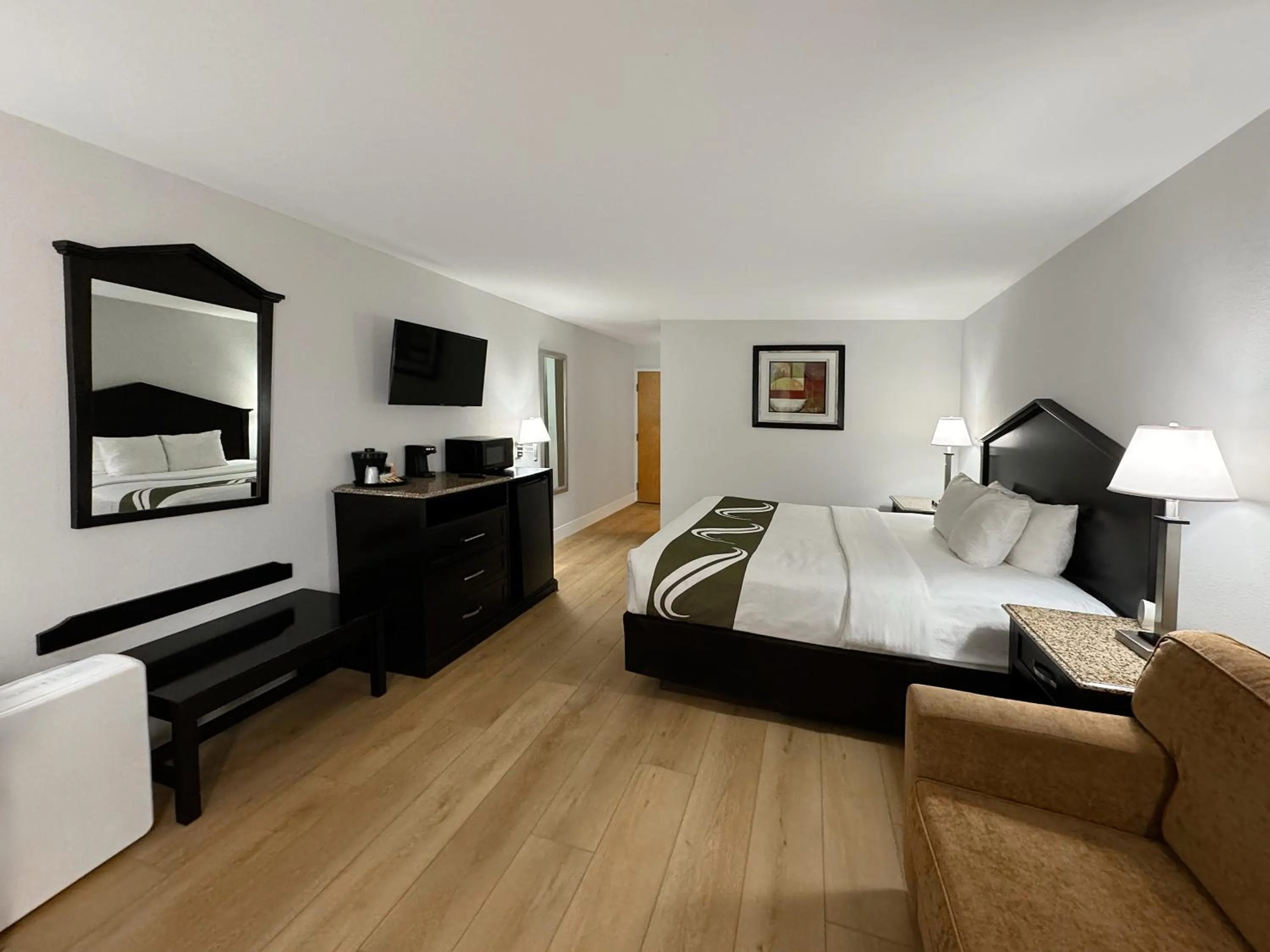 Communal lounge/ TV room, Bed in Quality Inn Fort Wayne