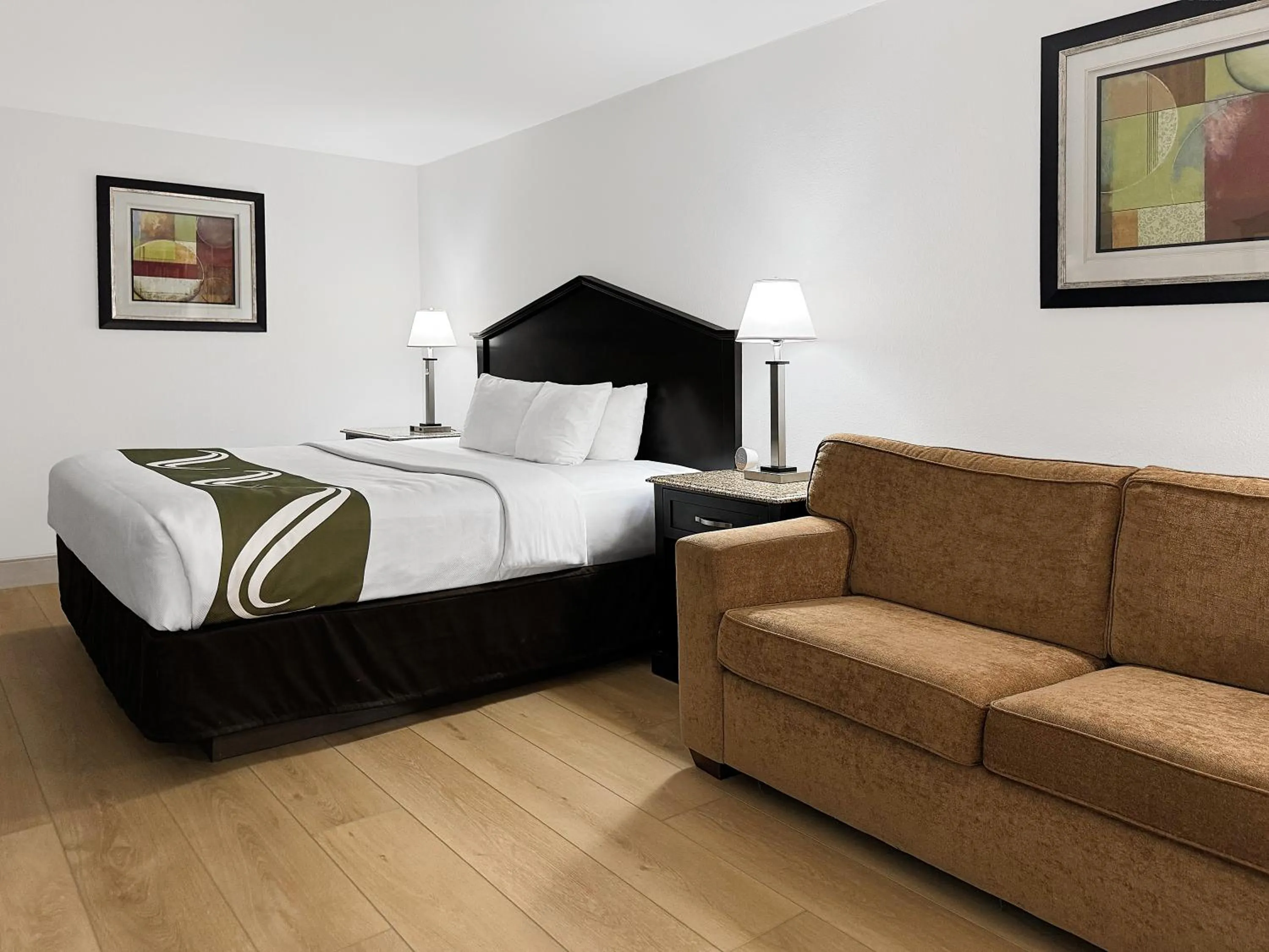 Bed in Quality Inn Fort Wayne