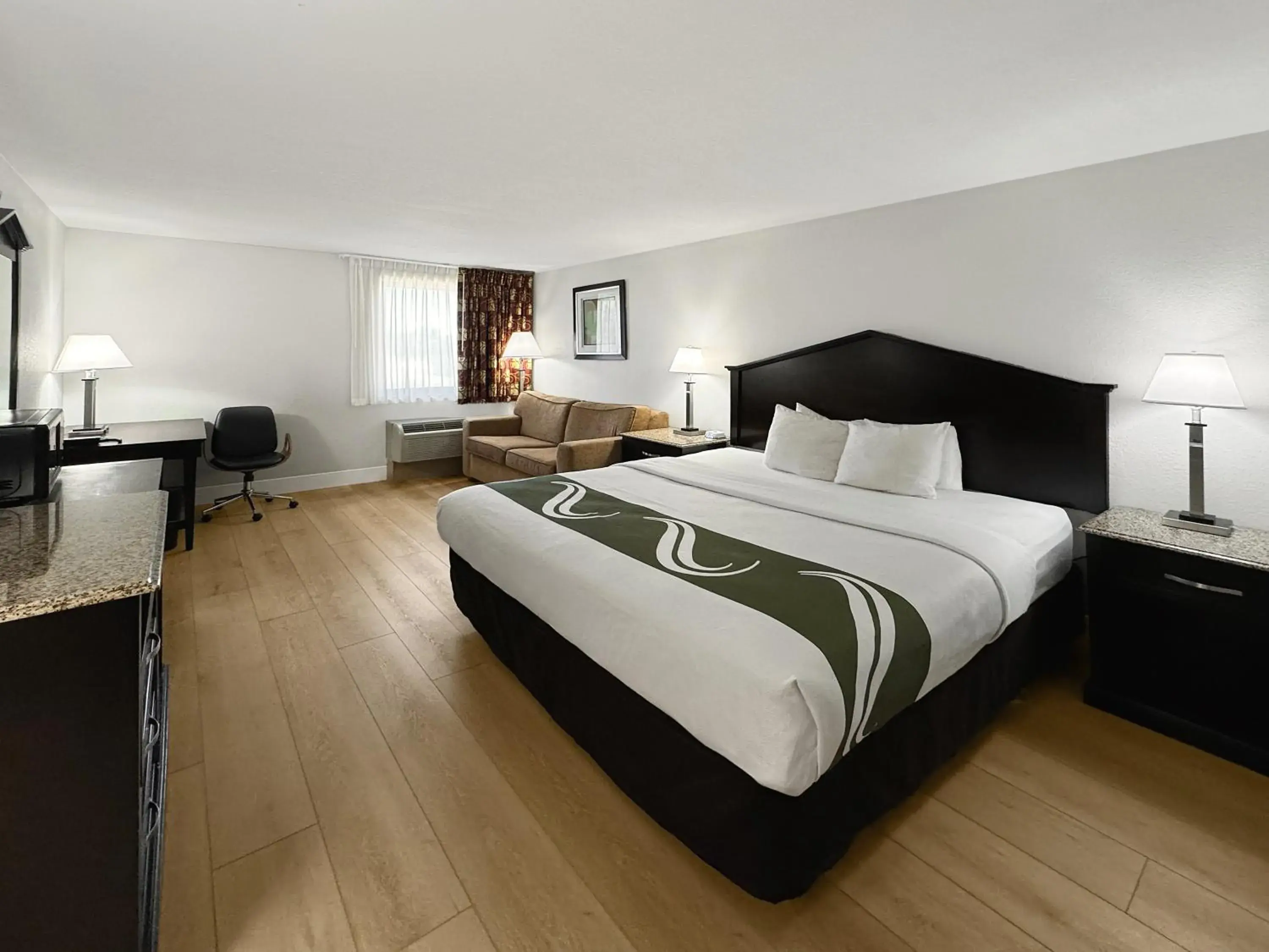 Bed in Quality Inn Fort Wayne Bed in Quality Inn Fort Wayne