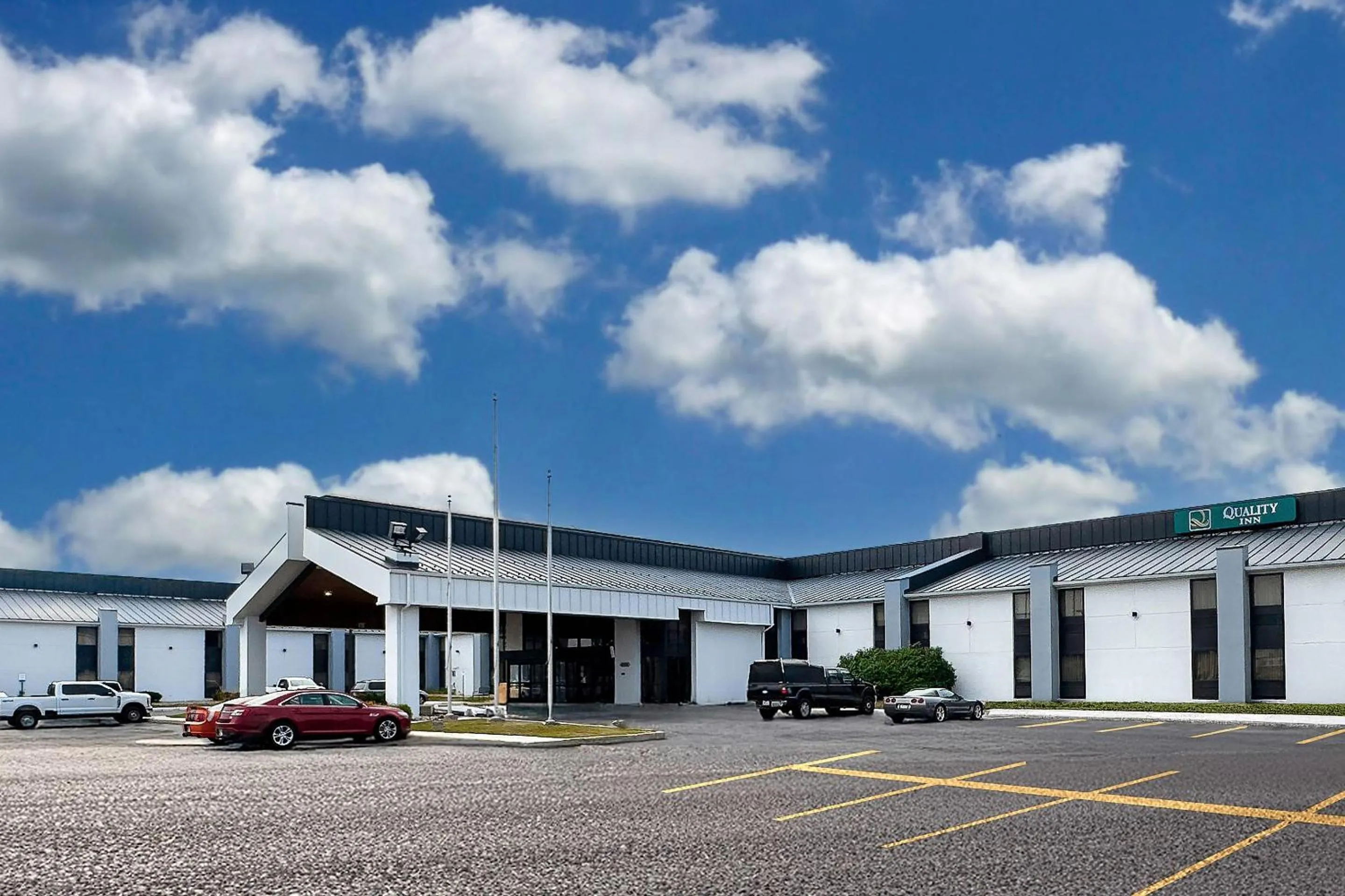Property building in Quality Inn Fort Wayne