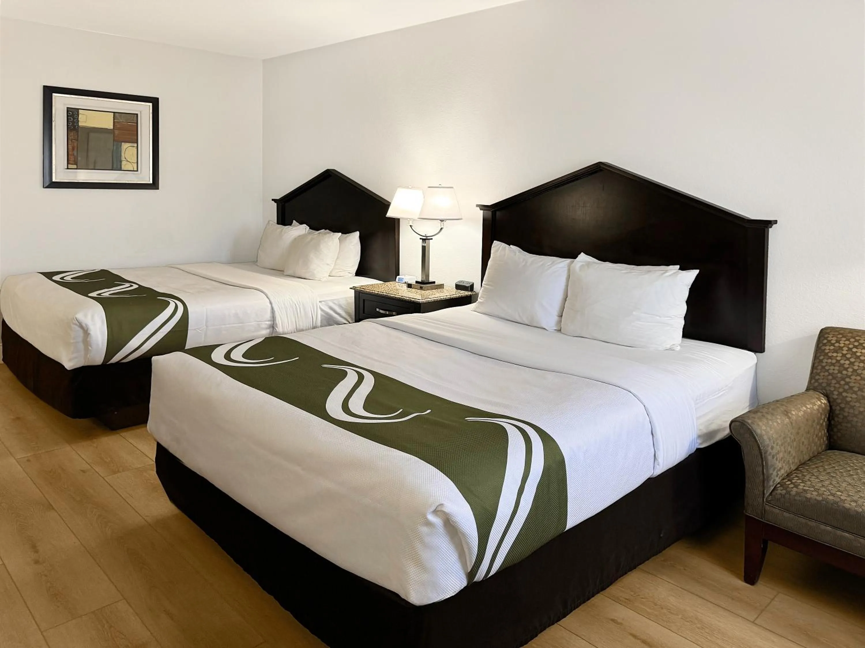 Bed in Quality Inn Fort Wayne