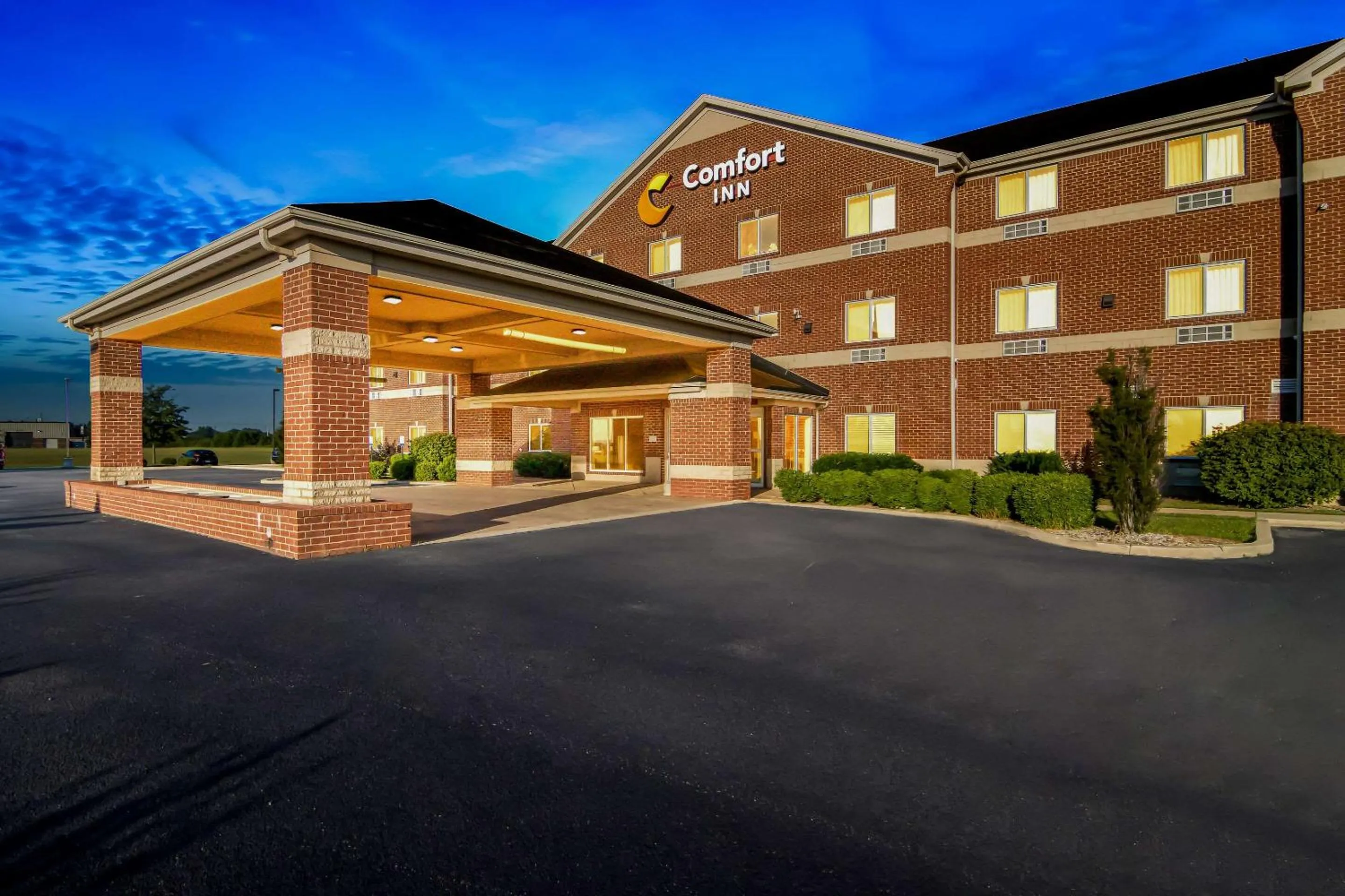 Property building in Comfort Inn Hebron-Lowell Area