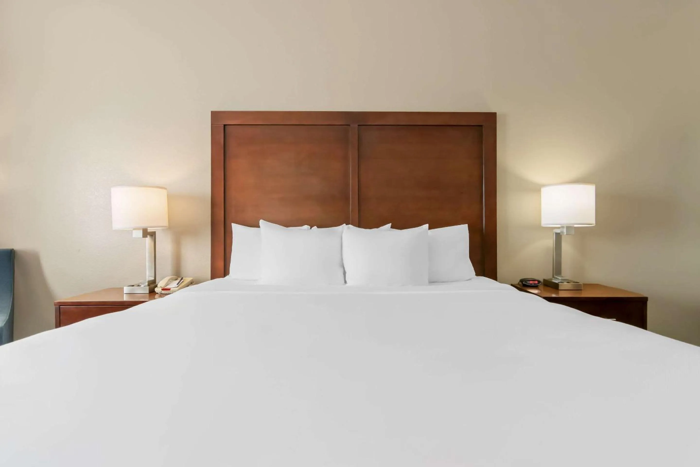 Bedroom, Bed in Comfort Inn Hebron-Lowell Area