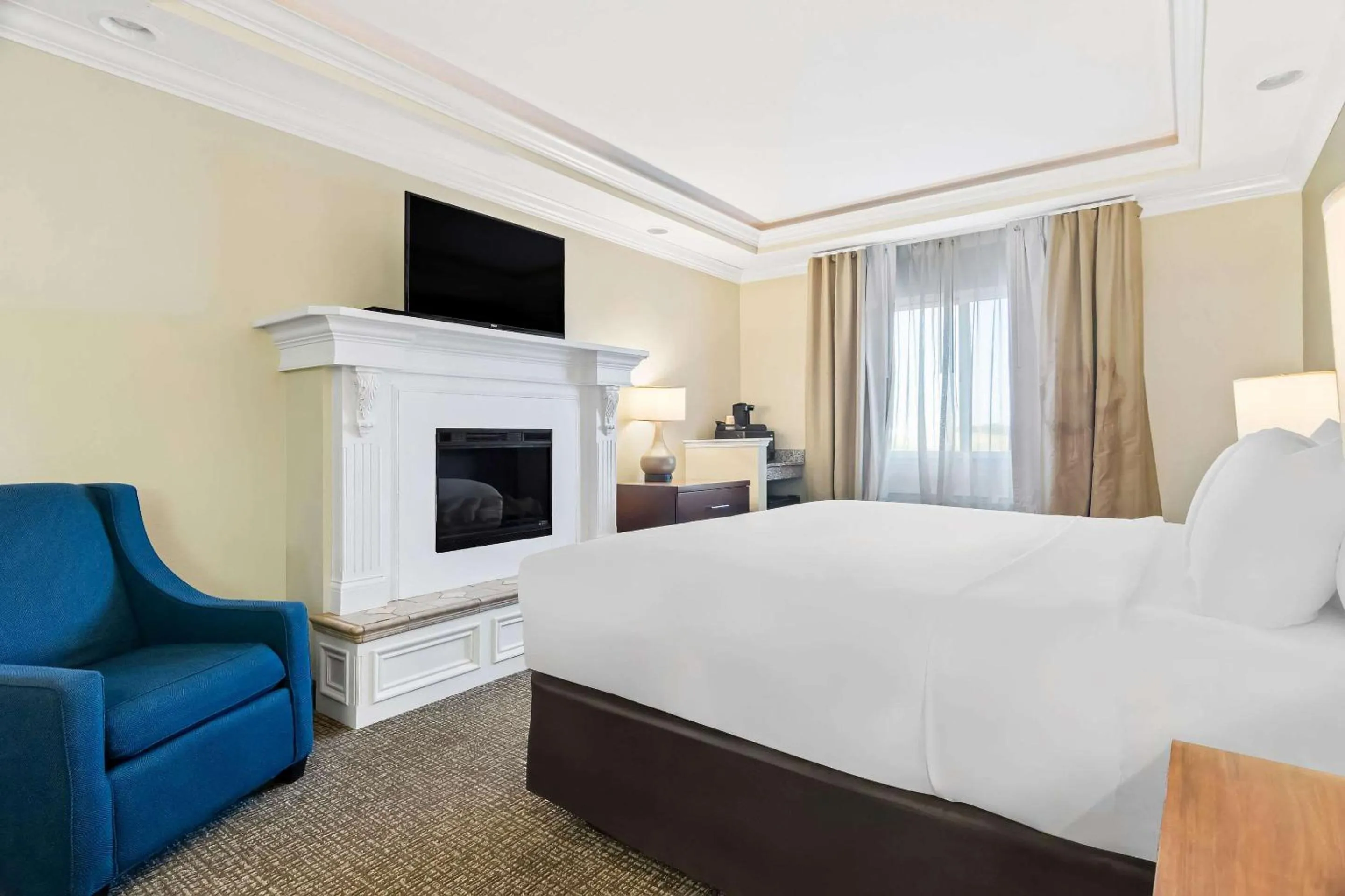 Bedroom, Bed in Comfort Inn Hebron-Lowell Area