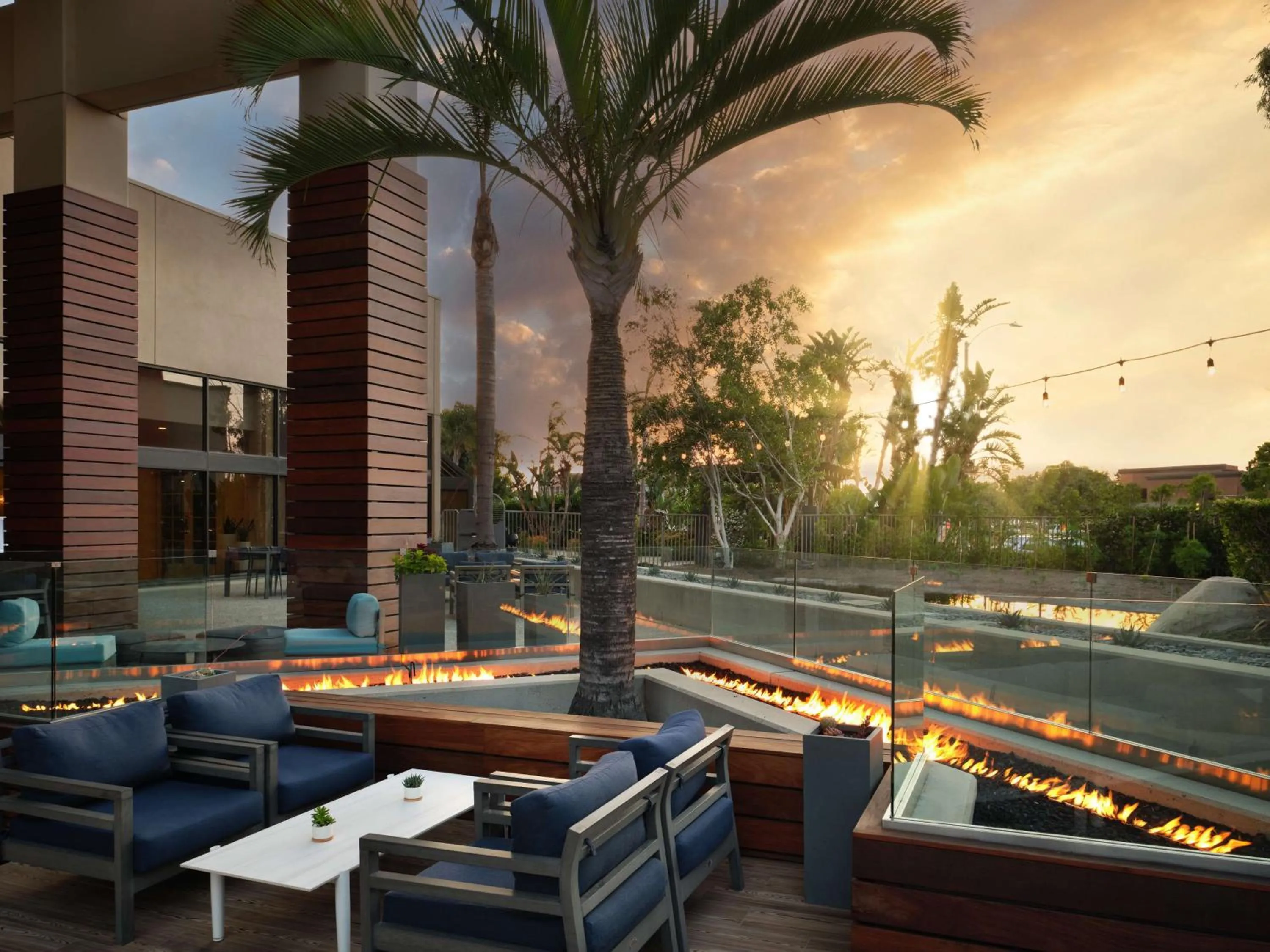 Patio in Hotel Fera Anaheim, a DoubleTree by Hilton Hotel