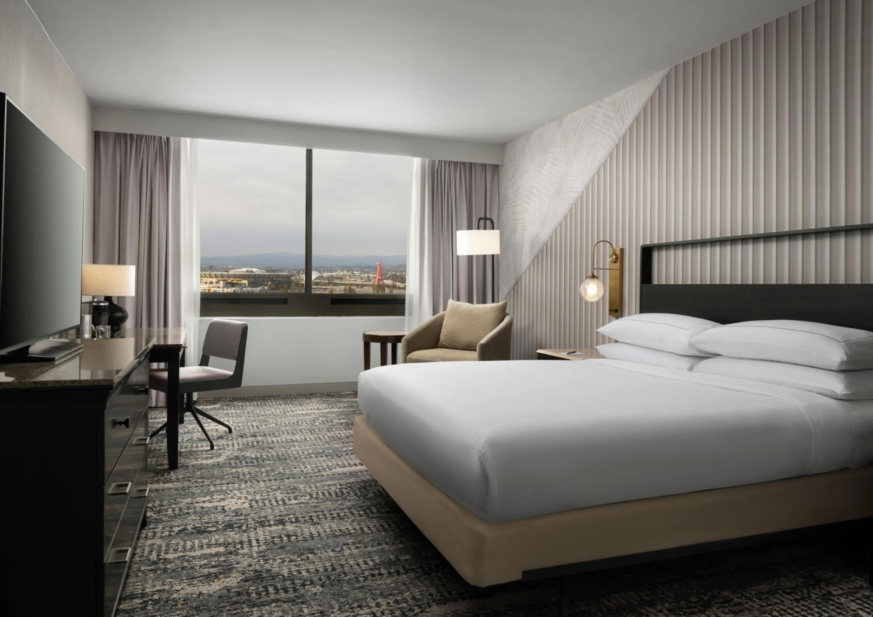 Bed in Hotel Fera Anaheim, a DoubleTree by Hilton Hotel