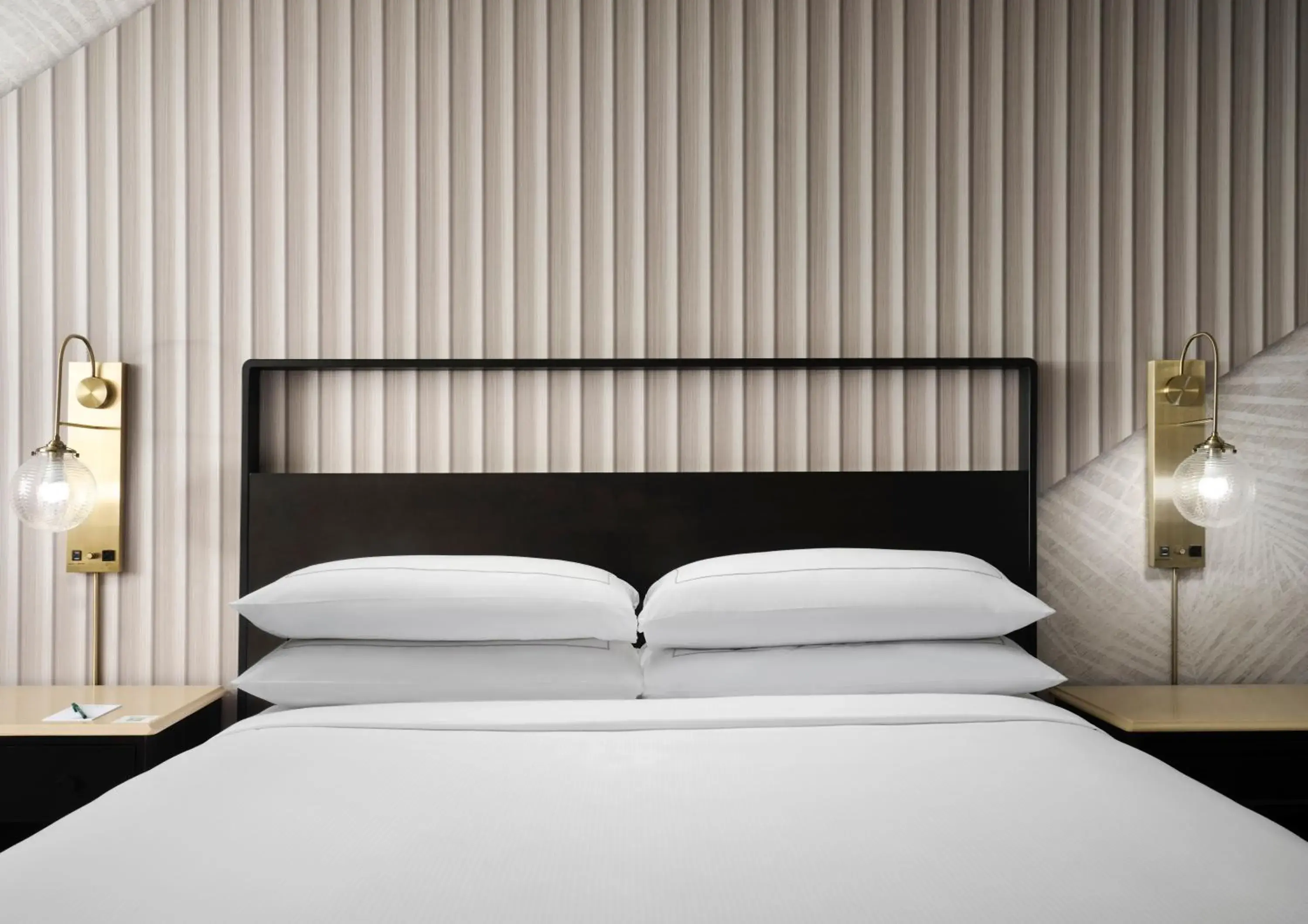 Bedroom, Bed in Hotel Fera Anaheim, a DoubleTree by Hilton Hotel Bedroom, Bed in Hotel Fera Anaheim, a DoubleTree by Hilton Hotel