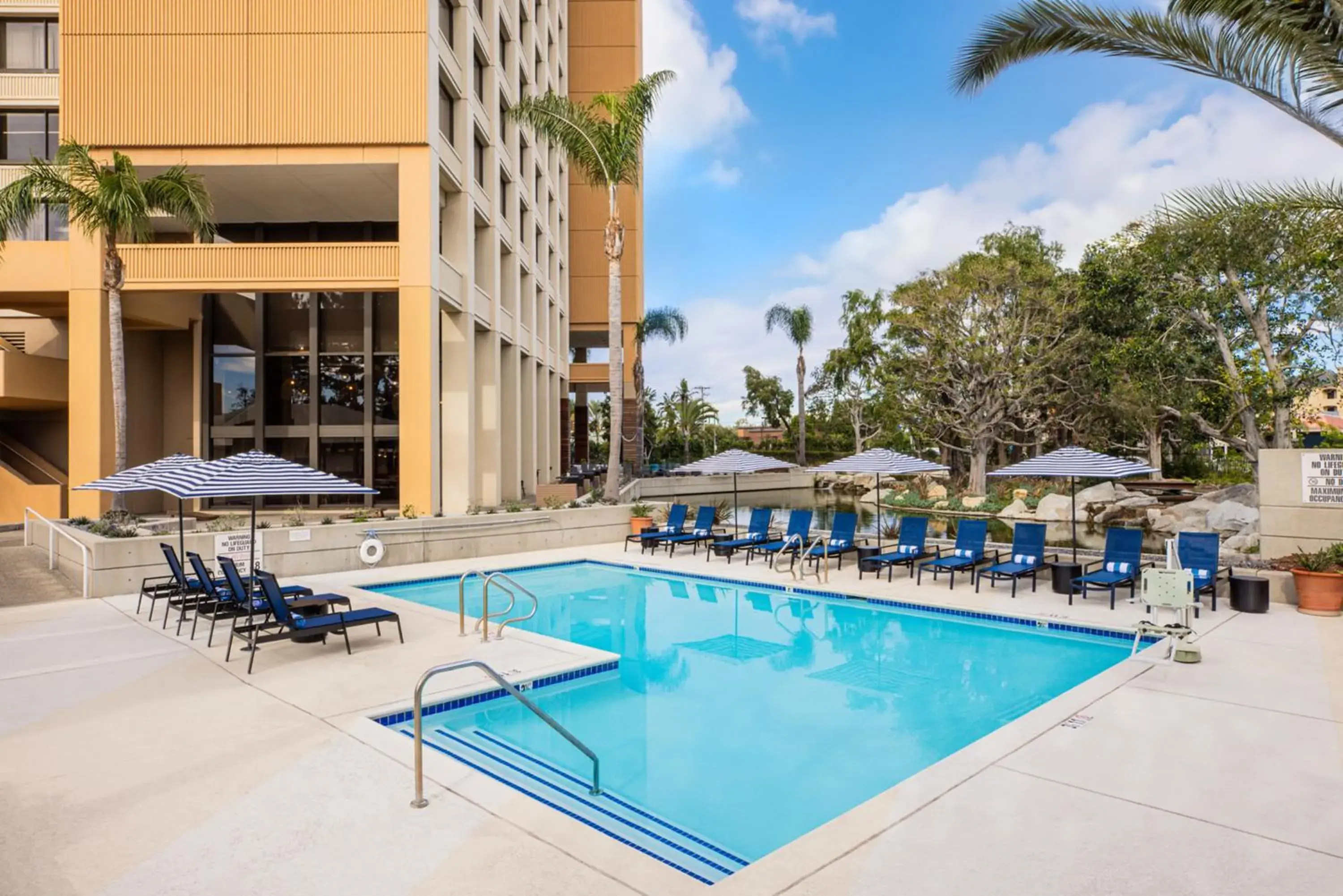 Swimming pool in Hotel Fera Anaheim, a DoubleTree by Hilton Hotel Swimming pool in Hotel Fera Anaheim, a DoubleTree by Hilton Hotel