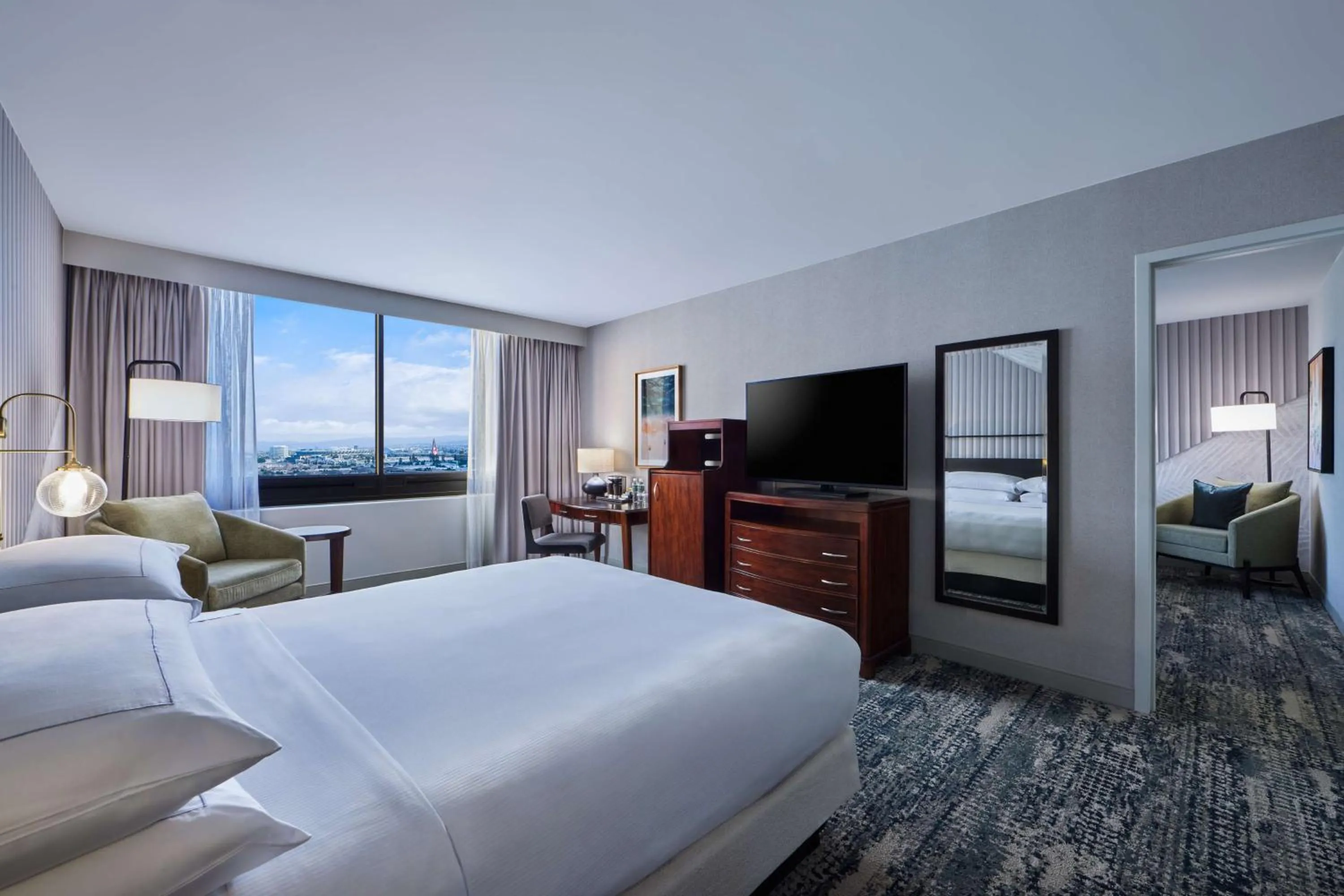 Bed in Hotel Fera Anaheim, a DoubleTree by Hilton Hotel