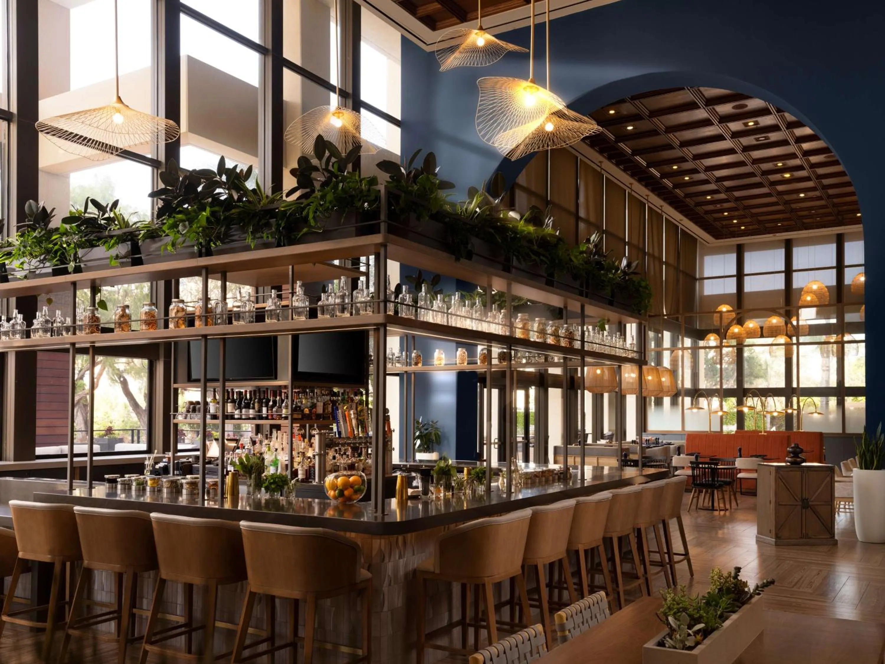 Lounge or bar in Hotel Fera Anaheim, a DoubleTree by Hilton Hotel