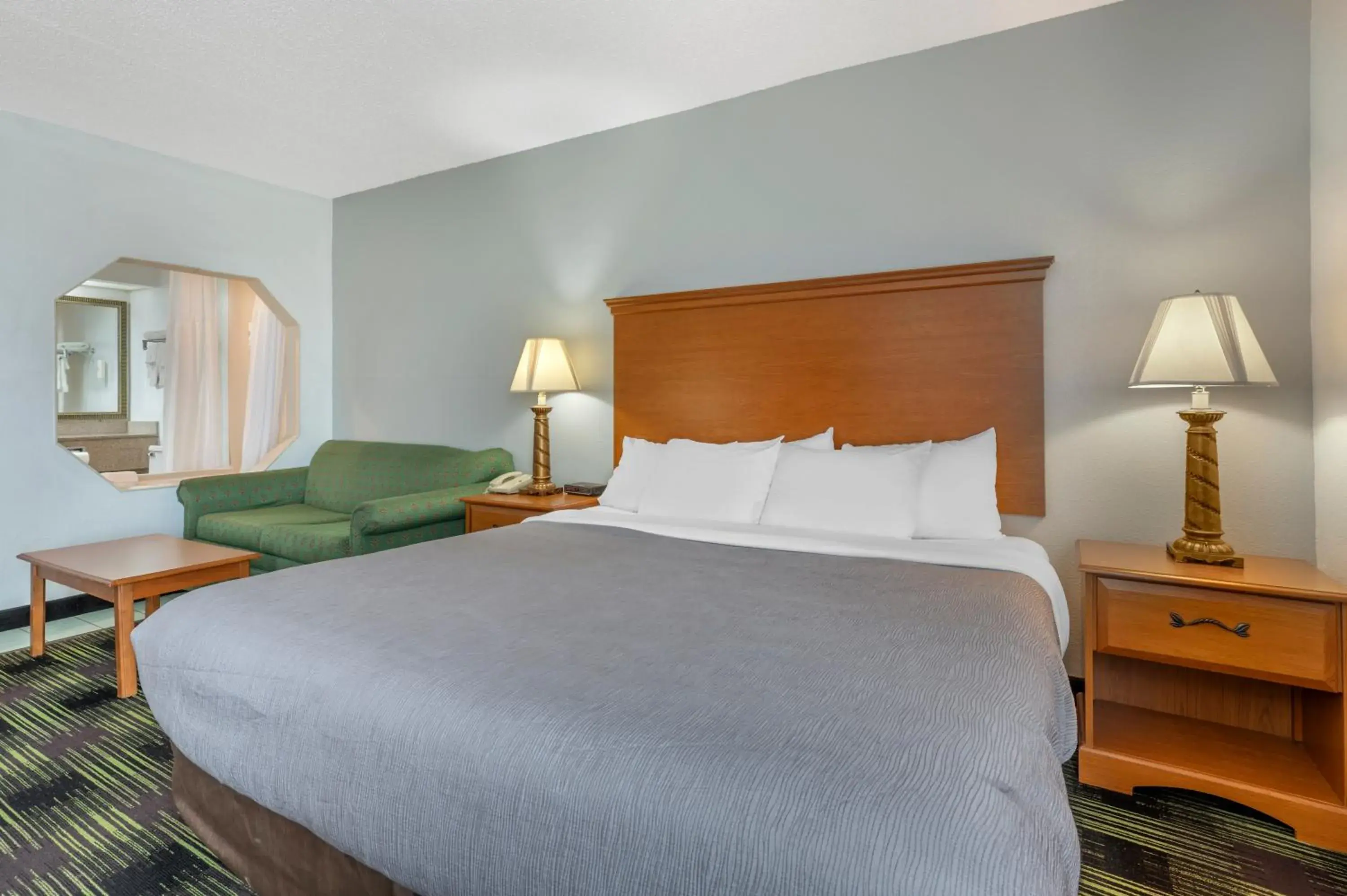 Bed in Quality Inn & Suites Near Amish Country Bed in Quality Inn & Suites Near Amish Country