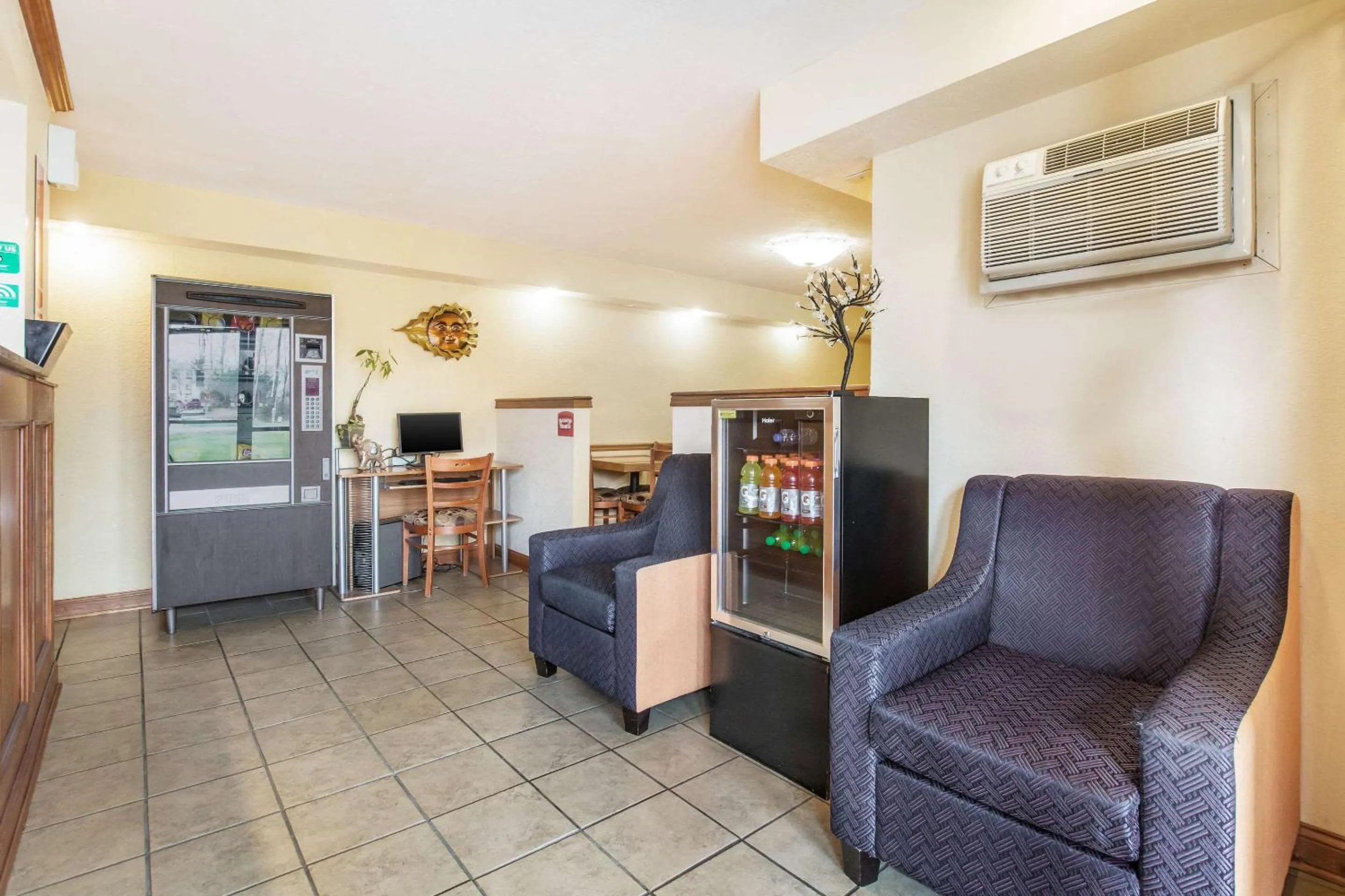 Lobby or reception in Econo Lodge Cloverdale