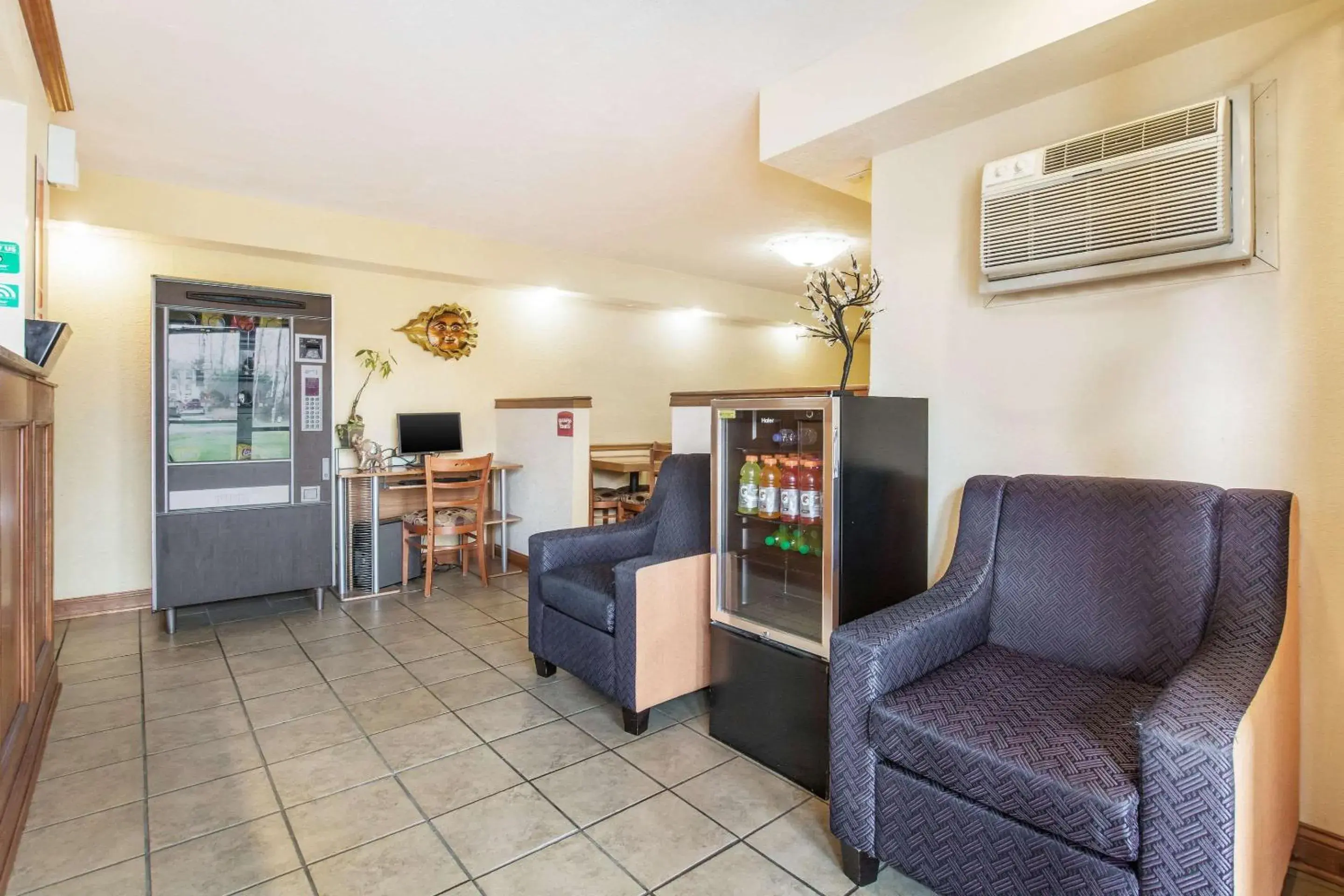 Lobby or reception in Econo Lodge Cloverdale Lobby or reception in Econo Lodge Cloverdale