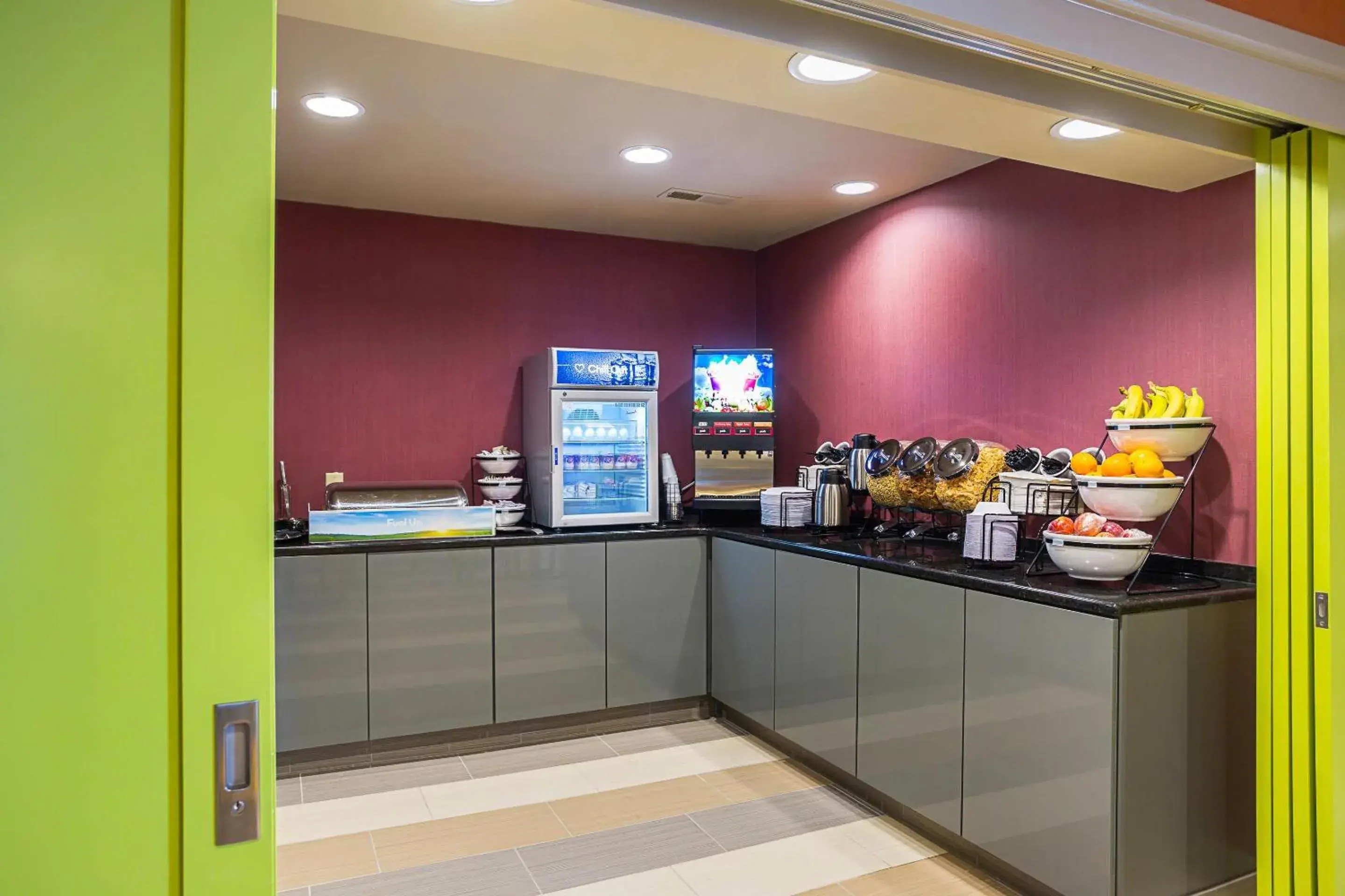 Breakfast in Clarion Inn & Suites Evansville Eastland Area Breakfast in Clarion Inn & Suites Evansville Eastland Area