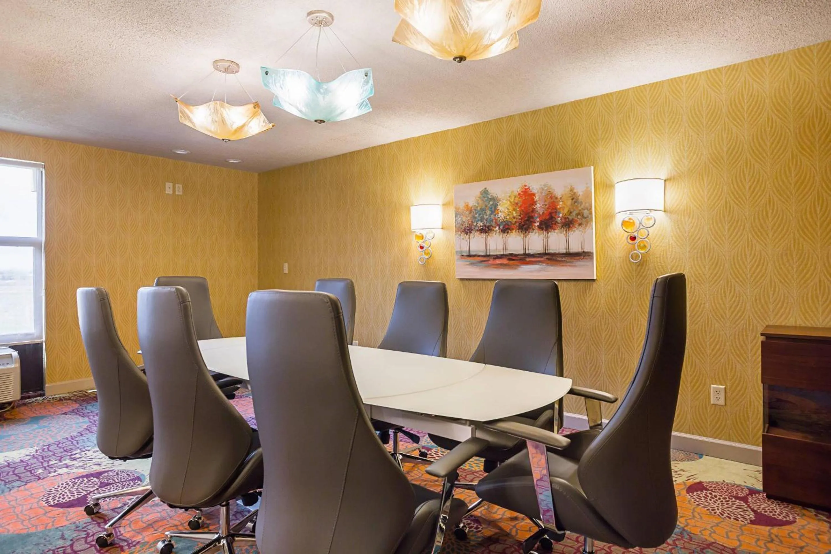 Meeting/conference room in Clarion Inn & Suites Evansville Eastland Area