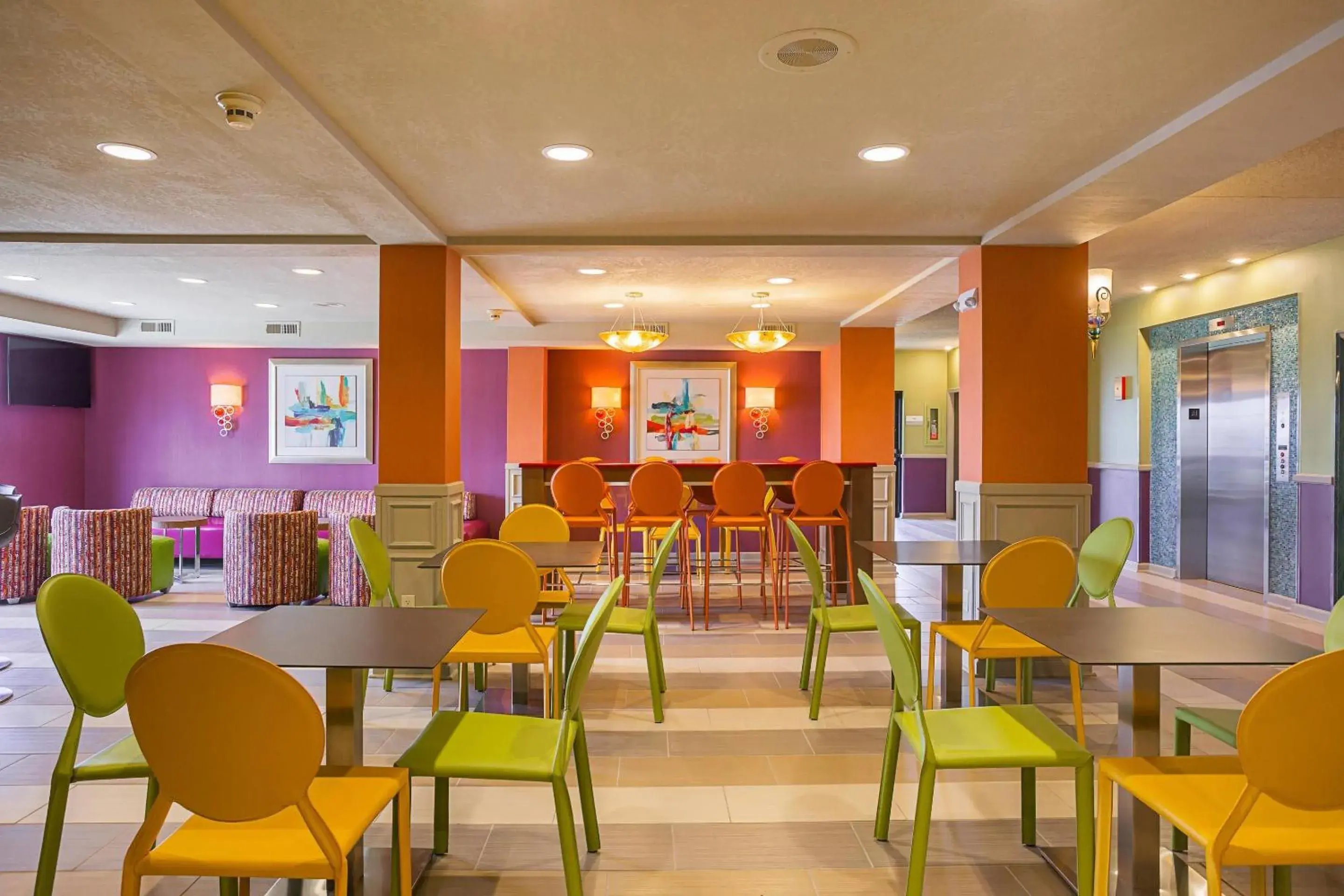 Restaurant/places to eat in Clarion Inn & Suites Evansville Eastland Area Restaurant/places to eat in Clarion Inn & Suites Evansville Eastland Area